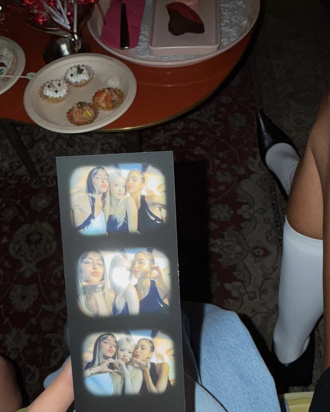 인생네컷 포즈 소갈 됐다고??🤔
좀 더 특별하고 재미있게💫✌🏻 @이렇게 포즈 따라 해보세요 이미지3