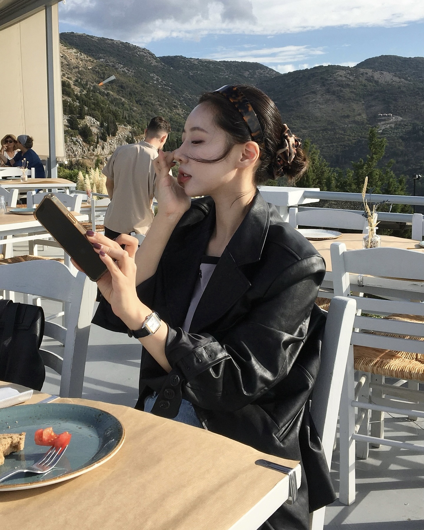 간절기엔 역시 레더자켓이지🖤
심플한 코디에도 포인트 되는 봄 필수 아우터☕️✨ 이미지4