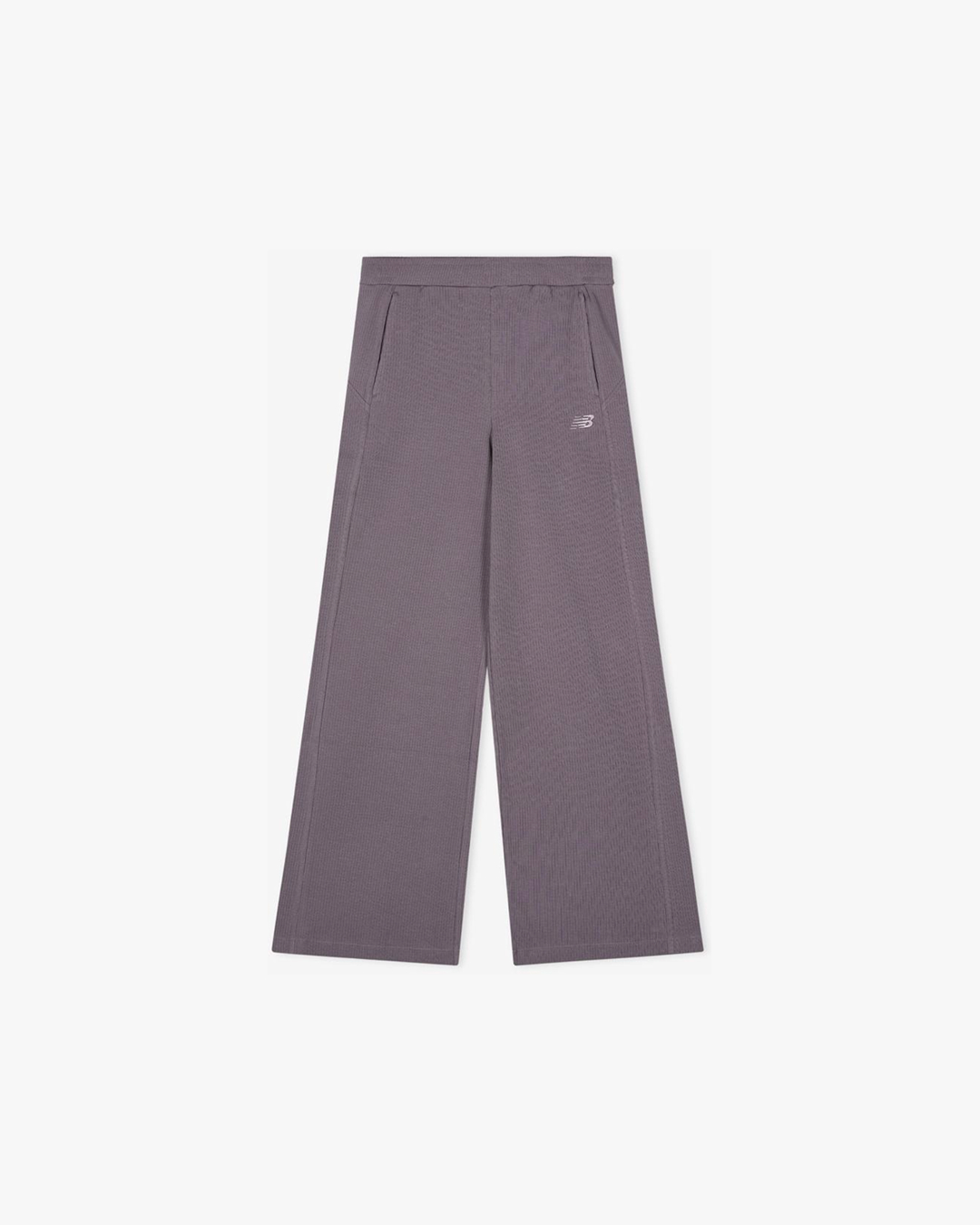 그냥 애슬레저가 아니에요!👀
퍼플 컬러와 함께 완성한 감각적인 시티 애슬레저🧘🏻♀️💜
뉴발란스 우먼스가 코트야드 메리어트 서울 보타닉파크에서 센슈얼 소프트 컬렉션과 함께한 웰니스 프로그램을 선보였습니다. 부드러운 잔골지 소재와 뛰어난 신축성을 가진 시티 애슬레저 셋업으로, 운동부터 일상까지 활용할 수 있는 점이 특징인데요. 슬림한 실루엣이 더해져 편안하고 세련된 무드를 완성했으며, 이번 컬렉션의 키 컬러인 퍼플이 더해져 감각적인 웰니스 룩을 보여줍니다.
서울식물원이 내려다보이는 호텔 루프탑에서 요가와 티 프로그램을 진행하며, 도심 속 웰니스 무드를 완성했습니다. 뉴발란스 우먼스의 웰니스 무드를 지금 바로 확인해보세요. 이미지6