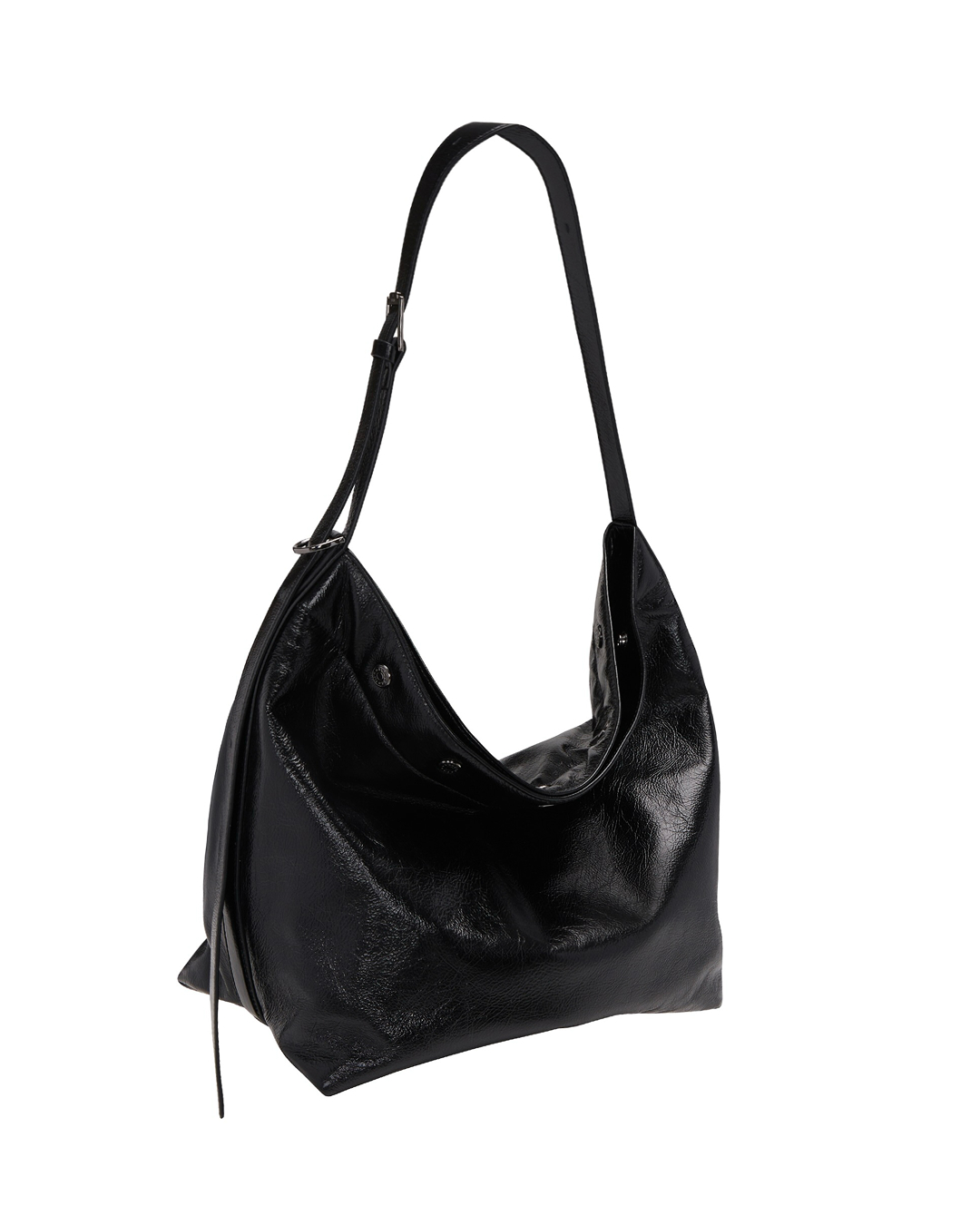 다시 돌아온 빅백의 시대✨
보부상 취향 저격할 넉넉한 수납력 소유한 빅백 3가지🪄🤎
이번 시즌 트렌드 빅백 3가지 추천해 드릴게요.
1. 발렌시아가 여성 로데오 핸드백, 500만 원대
유나가 든 숄더백은 매끄러운 카프스킨 소재와 빈티지 실버 장식이 포인트입니다. 클로슈 키링과 스플릿 링 디테일이 더해졌고, 넉넉한 수납공간으로 실용성까지 갖췄습니다. 체크 셔츠와 브라운 팬츠에 매치해 캐주얼하면서도 세련된 룩을 완성했습니다.
2. 롱샴 르 스마트 탑 핸들백, 190만 원대
기은세가 착용한 토트백은 부드러운 카프스킨 가죽으로 우아한 실루엣을 살린 디자인입니다. 뱀부 클래스프로 장식된 벨트는 길이 조절이 가능해 다양한 스타일로 연출할 수 있죠. 버건디 블루종과 블랙 팬츠에 더해 센스 있는 톤온톤 포인트를 주었습니다.
3. 분크 퍼펙 버튼 업 소프트 호보, 40만 원대
함은정이 든 호보백은 소프트한 가죽으로 자연스럽게 떨어지는 쉐입이 특징입니다. 스냅 장식으로 단계별 클로징이 가능하며, 넉넉한 수납력과 편안한 착용감을 갖춘 빅백이죠. 블레이저와 슬랙스에 매치해 클래식하면서 세련된 오피스룩을 완성했습니다. 이미지10