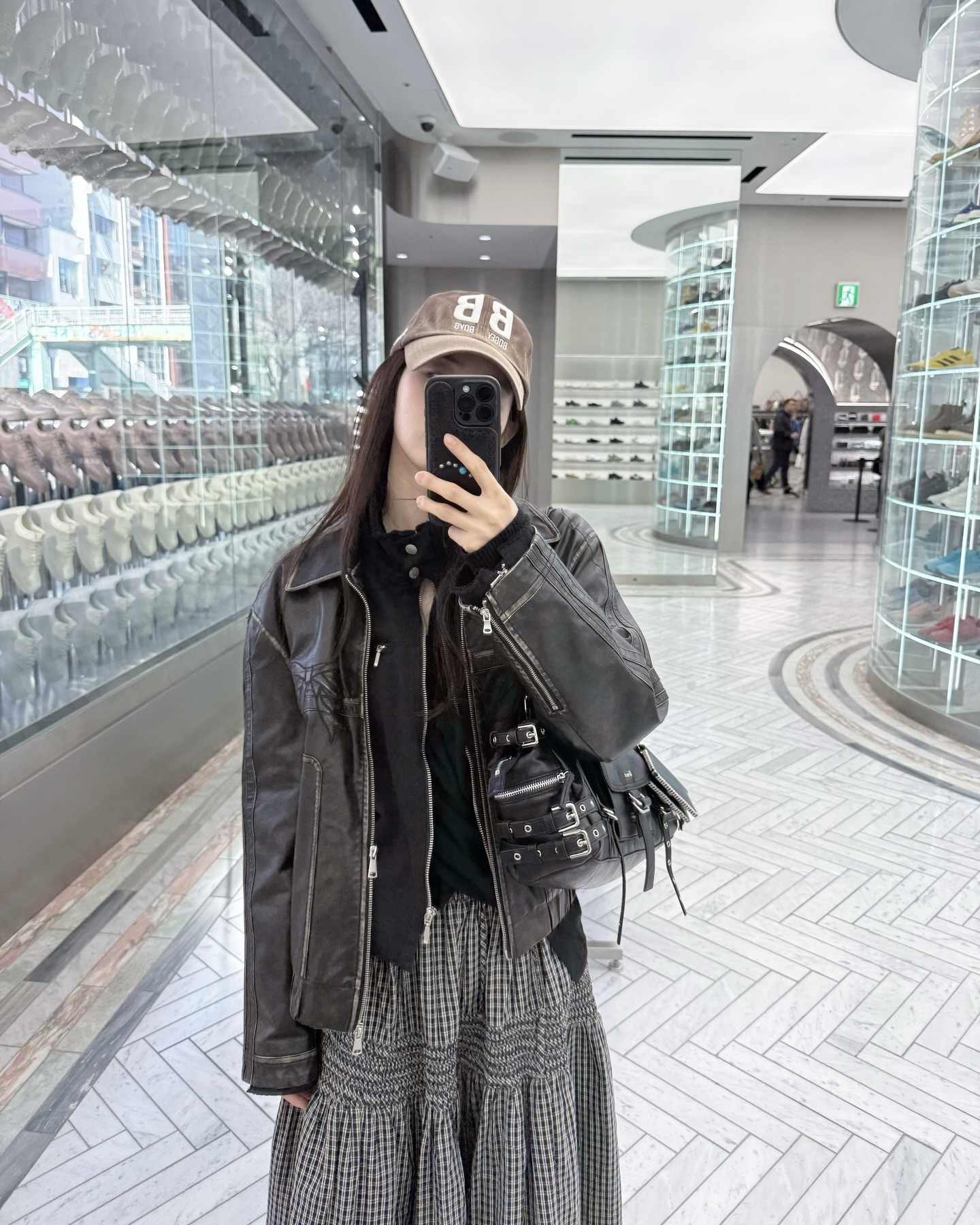 간절기엔 역시 레더자켓이지🖤
심플한 코디에도 포인트 되는 봄 필수 아우터☕️✨ 이미지8