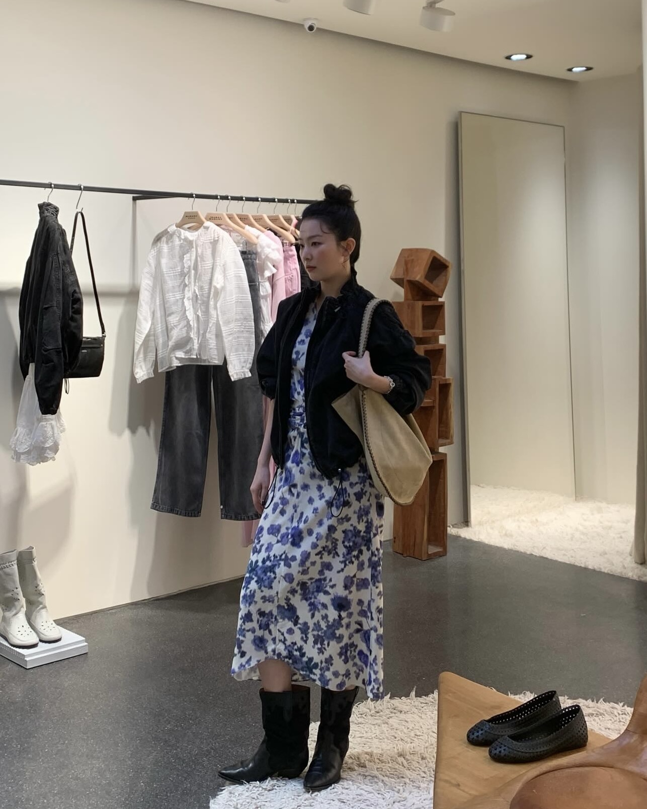 슬기 사복에서 자주 보는 블루종💙
원피스부터 팬츠까지 어디에나 잘 어울리는 만능 아우터야🎶🙆🏻♀️ 이미지10