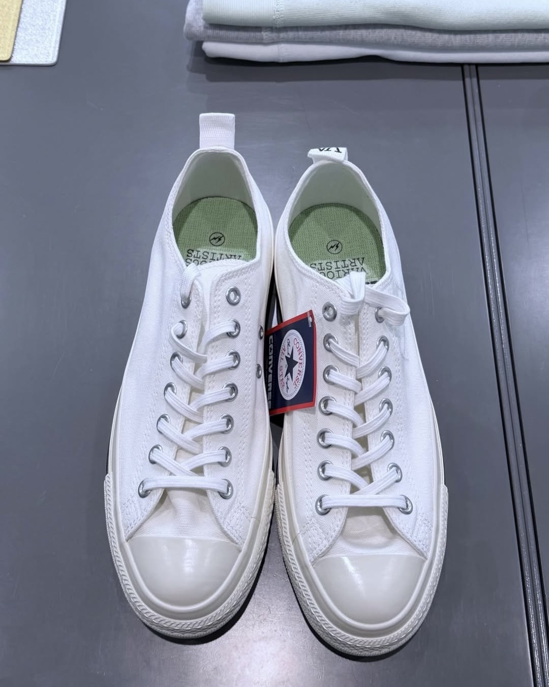 여백의 미 v.a 와 컨버스🕊️ 이미지6