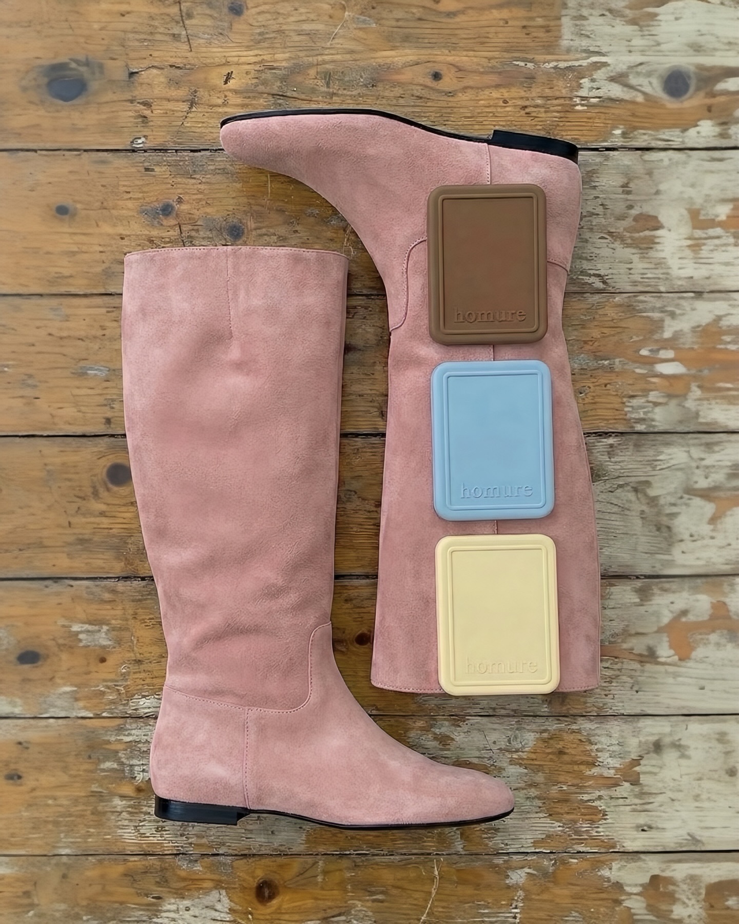 요즘 코덕들한텐 이게 필수템💛
파우치 없이 챙기는 미니 뷰티템 립앤치크🍑🪞
호미어의 포켓 립앤치크는 가볍고 간편한 뷰티 아이템을 찾는 코덕들의 눈길을 끌고 있습니다. 손에 들어오는 콤팩트한 사이즈에 립과 치크를 함께 담아, 외출 시 짐을 한층 간소화할 수 있는 점이 특징인데요.
특히 맥세이프 기능을 적용해 스마트폰 뒤에 부착할 수 있도록 한 것이 포인트인데요. 파우치 없이도 휴대가 가능해 가볍게 외출하고 싶은 날 활용하기 좋은 아이템입니다.
- 호미어 포켓 립앤치크, 3만 원대 이미지6