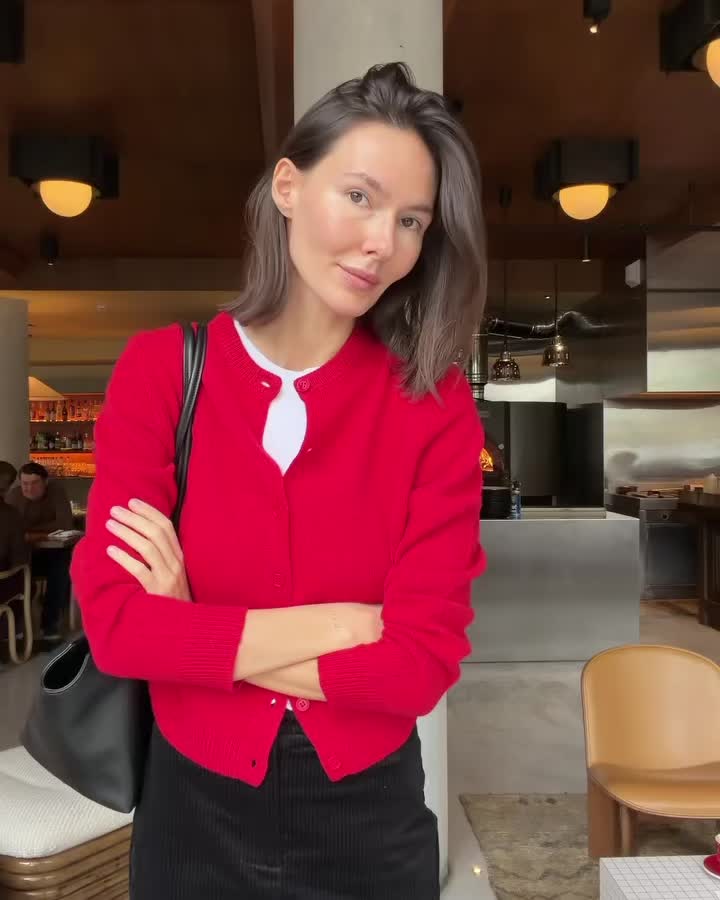 무지티는 이렇게 활용하세요🙂↕️ 니트나 가디건으로 완성하는 간단한 레이어드 코디💖✨ 이미지