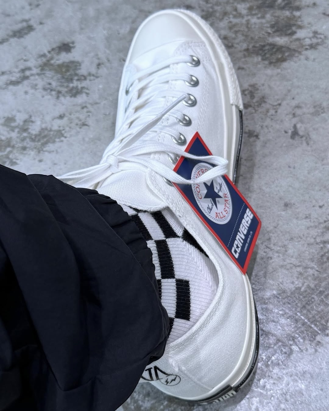 여백의 미 v.a 와 컨버스🕊️ 이미지3