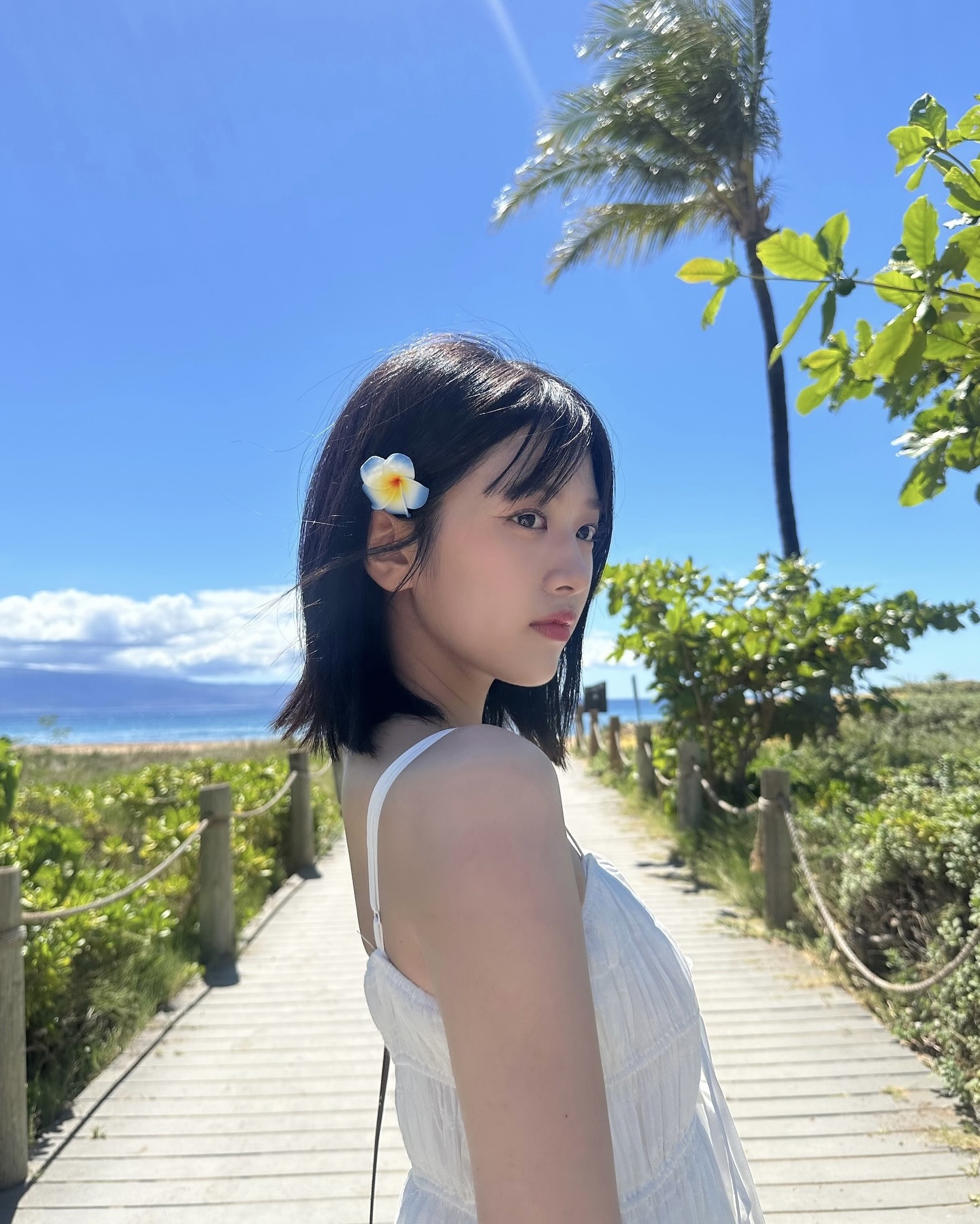 거지존이 고민이라면 모두 주목🧐
길이에 따라 달라지는 레이어드 헤어의 매력✂️💖
분위기부터 다른 레이어드 헤어, 지금 바로 소개해드릴게요.
1. 단발 레이어드 헤어
가볍고 산뜻한 분위기를 내기 좋은 스타일입니다. C컬이나 뻗침 스타일링으로 단정하거나 트렌디한 무드를 연출할 수 있습니다.
2. 중발 레이어드 헤어
자연스러운 층감이 가장 예쁘게 살아나는 길이입니다. S컬이나 빌드펌을 더하면 여성스럽고 분위기 있는 느낌을 낼 수 있습니다.
3. 장발 레이어드 헤어
긴 머리의 무게감은 덜고 풍성한 실루엣은 살려주는 스타일입니다. C컬이나 웨이브를 넣어 다양하게 연출할 수 있습니다. 이미지3