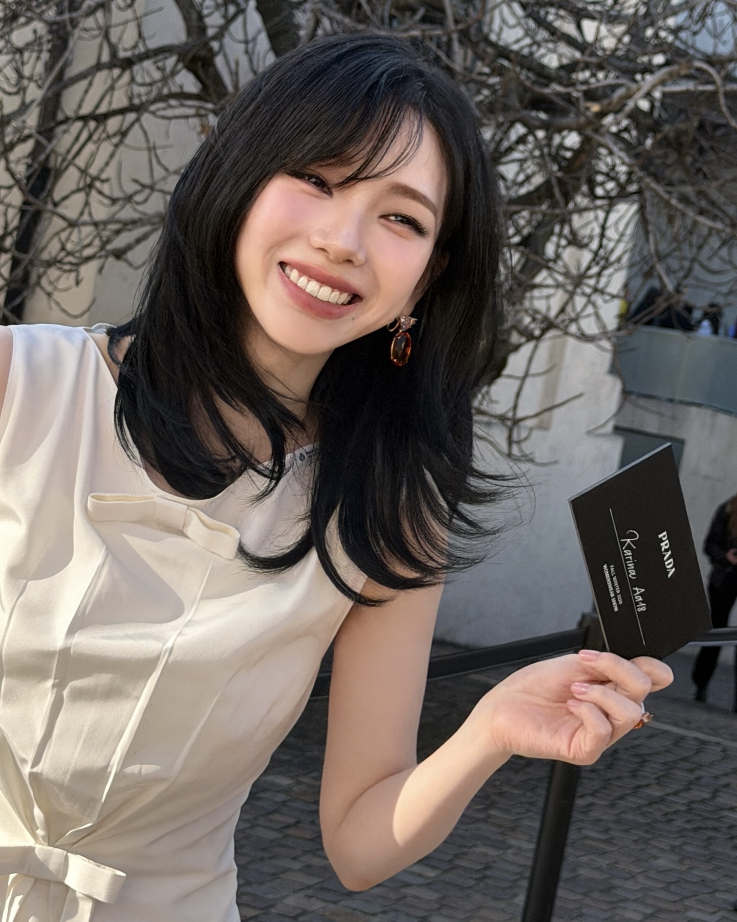 거지존이 고민이라면 모두 주목🧐
길이에 따라 달라지는 레이어드 헤어의 매력✂️💖
분위기부터 다른 레이어드 헤어, 지금 바로 소개해드릴게요.
1. 단발 레이어드 헤어
가볍고 산뜻한 분위기를 내기 좋은 스타일입니다. C컬이나 뻗침 스타일링으로 단정하거나 트렌디한 무드를 연출할 수 있습니다.
2. 중발 레이어드 헤어
자연스러운 층감이 가장 예쁘게 살아나는 길이입니다. S컬이나 빌드펌을 더하면 여성스럽고 분위기 있는 느낌을 낼 수 있습니다.
3. 장발 레이어드 헤어
긴 머리의 무게감은 덜고 풍성한 실루엣은 살려주는 스타일입니다. C컬이나 웨이브를 넣어 다양하게 연출할 수 있습니다. 이미지4