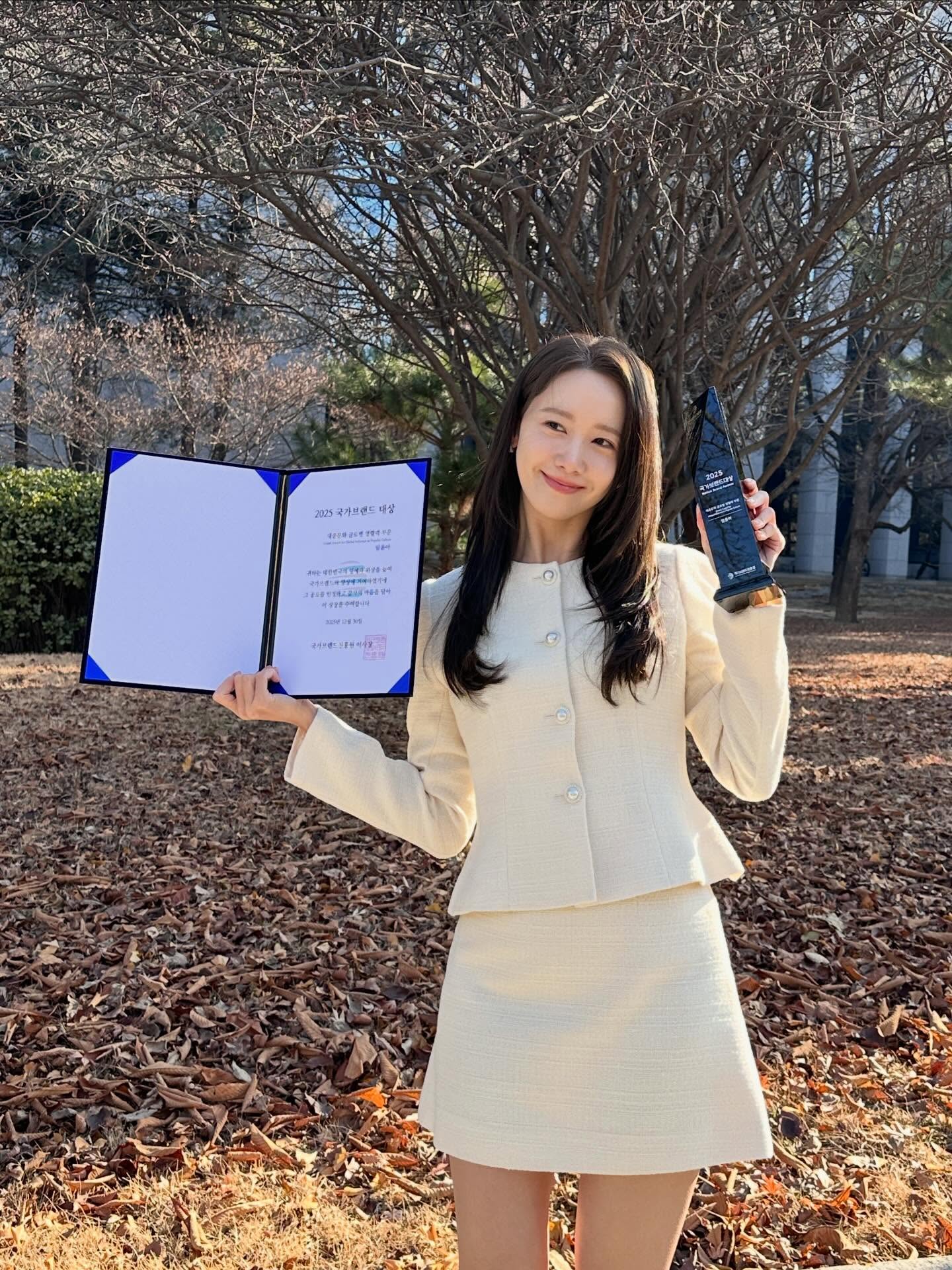 요즘 결혼식 갈 일 부쩍 많아졌죠?🙂↕️
여리하고 단정하게🤍🧚🏻 스커트만큼 쉬운 선택지 없어 이미지4