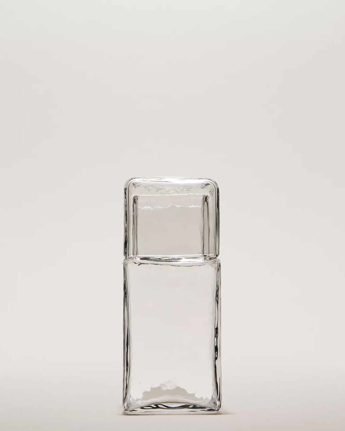 자취생을 위한 자라홈 추천🫧
작은 소품만 바꿔도 분위기가 달라져요🏡🍷
집 꾸미기에 관심 있다면 자라홈 소품을 참고해보세요. 머그나 커피잔, 컬러 스푼처럼 작은 아이템만 더해도 공간 분위기가 훨씬 달라지는데요. 테이블 위에 두는 것만으로도 포인트가 되고, 작은 공간에 가볍게 변화를 주기에도 좋습니다.
작지만 포인트를 줄 수 있는 소품으로 실용성까지 챙길 수 있죠. 집들이 선물이나 감각적인 테이블웨어를 찾고 있다면 자라홈 아이템을 눈여겨보세요. 이미지7