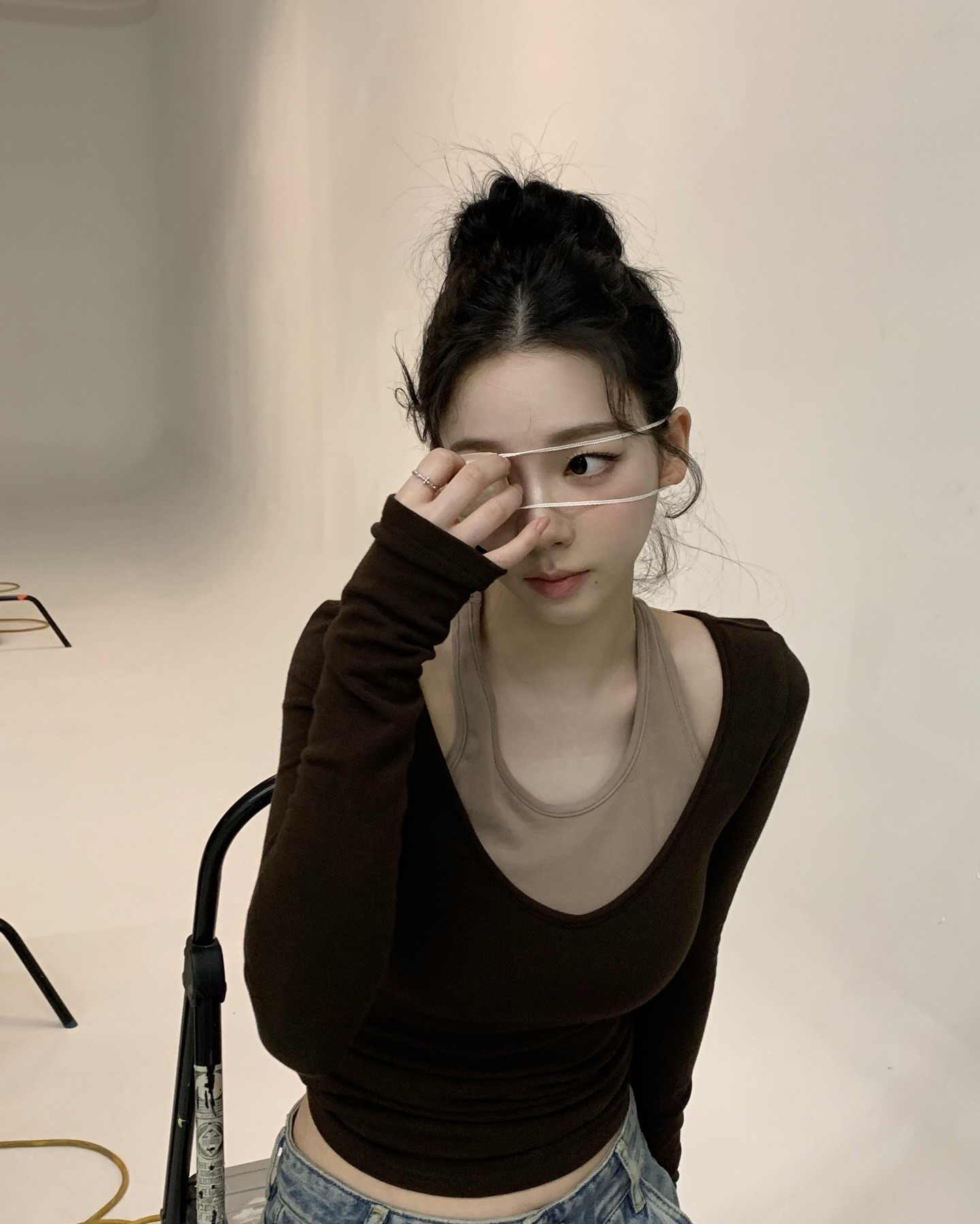 기본 니트도 이렇게 입어봐🌷
무지티나 슬리브리스 하나 더하면 레이어드 완성✨🤍 이미지4