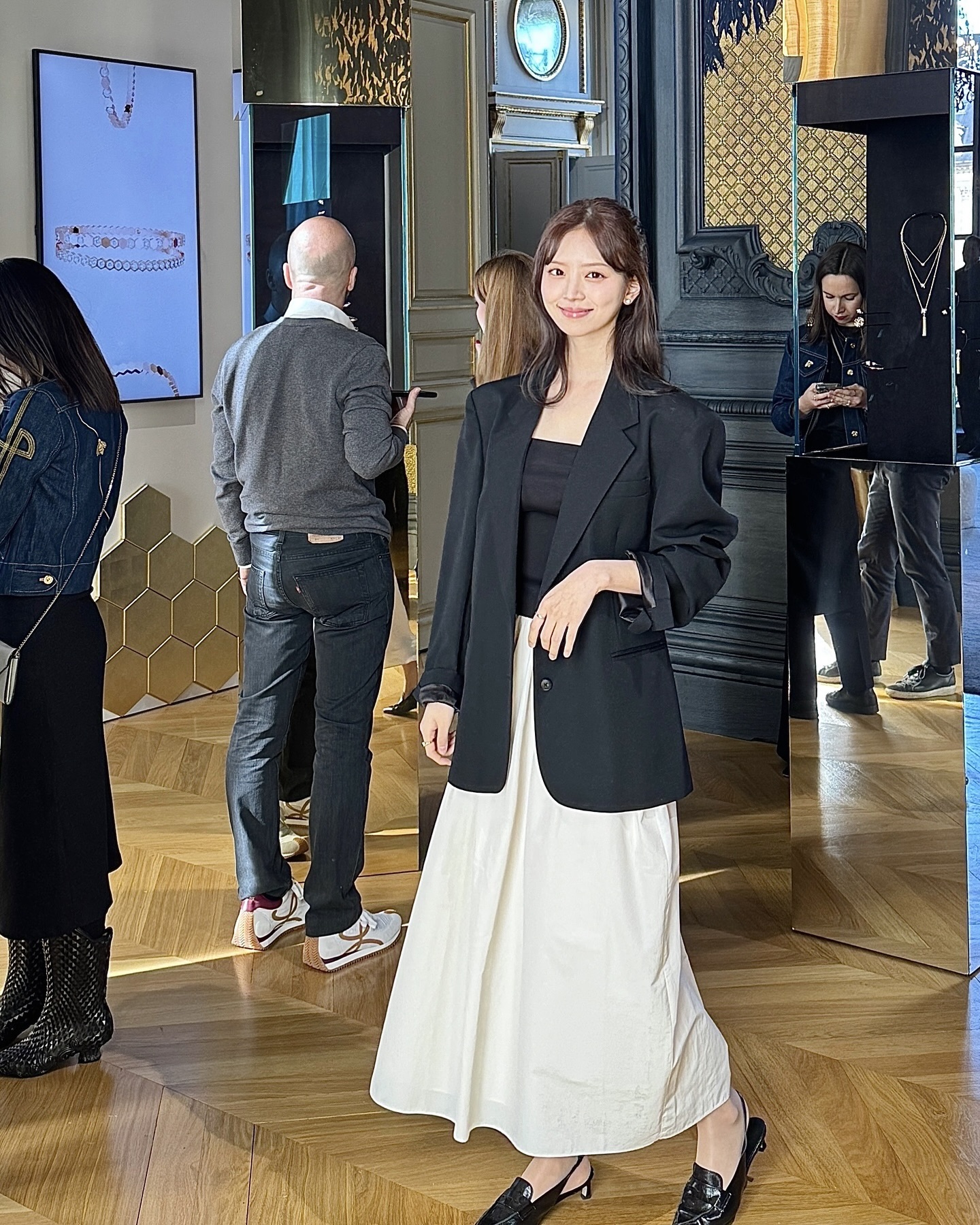 요즘 결혼식 갈 일 부쩍 많아졌죠?🙂↕️
여리하고 단정하게🤍🧚🏻 스커트만큼 쉬운 선택지 없어 이미지8