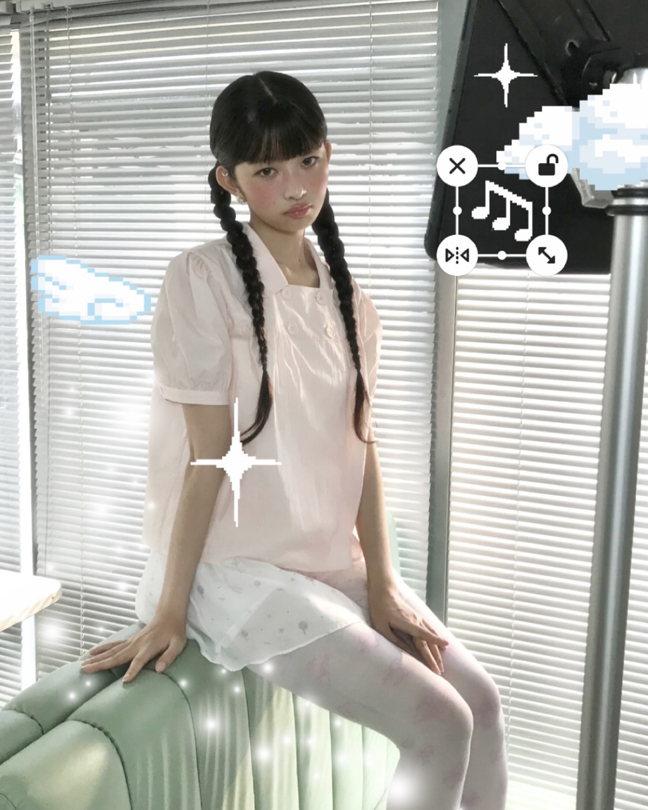 요즘 사진, 개성 표현 필수야📸
우리 @같이 귀여운 스티커 더해💞😉 레이 감성 따라잡자!! 이미지10