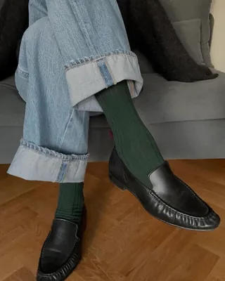 로퍼의 숨은 매력, 양말이 끌어내🧦
컬러만 바꿔줘도 새로운 룩이 완성되니, 저장해서 시도해👞💚 이미지