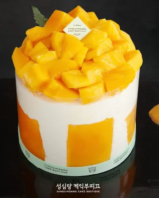 망고시루 시즌이 왔어요🥭
망고 디저트 기다렸다면 반가운 소식🍰💛
기다리던 성심당의 망고시루가 돌아왔습니다. 4월 6일부터 판매를 시작하며 판매 매장은 성심당 케익부띠끄 본점, 롯데점, DCC점으로 안내됐는데요.
딸기시루는 4월 5일을 마지막으로 판매가 종료되며, 자세한 정보는 성심당 공식 계정을 통해 확인해보세요. 이미지