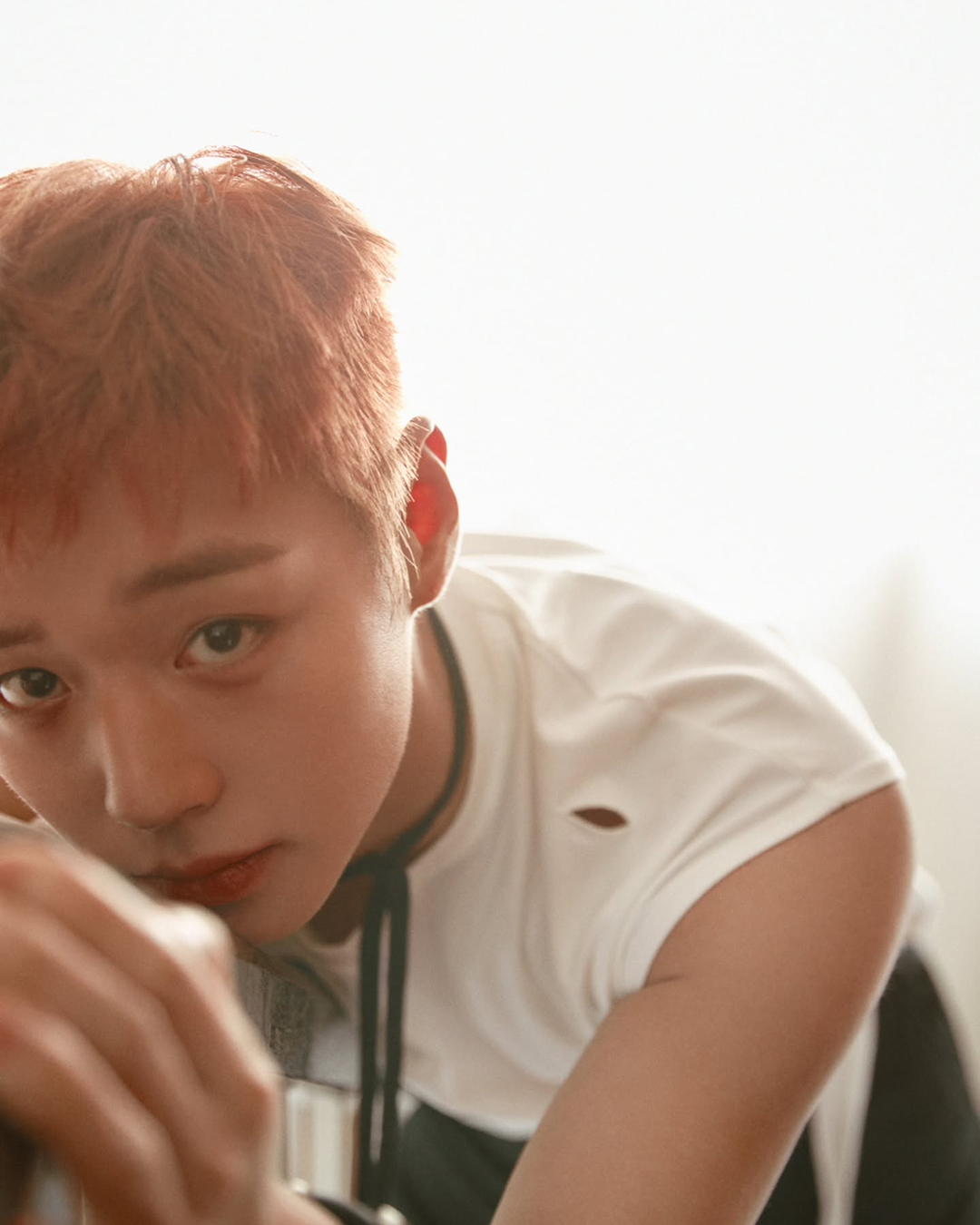 아이돌 박지훈이 나에게 온다❤️🔥 심장에 무리 와서 오늘 밤 잘 수 있을까?😭 박지훈의 싱글 앨범 【𝗥𝗘:𝗙𝗟𝗘𝗖𝗧】 두 번째 콘셉트 포토가 공개됐습니다. 오랜만에 아이돌로 복귀하는 그의 모습을 상상하며 꿈나라로 출발합니다. 이미지