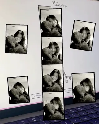 무료로 찍는 집콕 인생네컷😮
우리 @같이 특별한 순간을 인생네컷에 담아보자👩🏻💻🖤
친구와 만나면 한 번쯤 꼭 남기게 되는 인생네컷. 이제 집에서도 쉽게 즐길 수 있는 방법이 등장했습니다. 온라인 사이트 "마이스케치부스"는 프레임, 컬러와 흑백 2가지 중 하나 선택해 사진 촬영하거나 업로드하면 단 5초 만에 결과물을 완성해 줍니다.
완성된 사진은 다운로드 및 공유가 가능해 친구와 같이 즐기기 좋죠. 특히 횟수 제한 없이 무료로 이용할 수 있어 시간에 구애받지 않고 편안하게 즐길 수 있는 점이 특징입니다. 이제 집에서 여유롭게 인생네컷을 찍어보세요. 이미지