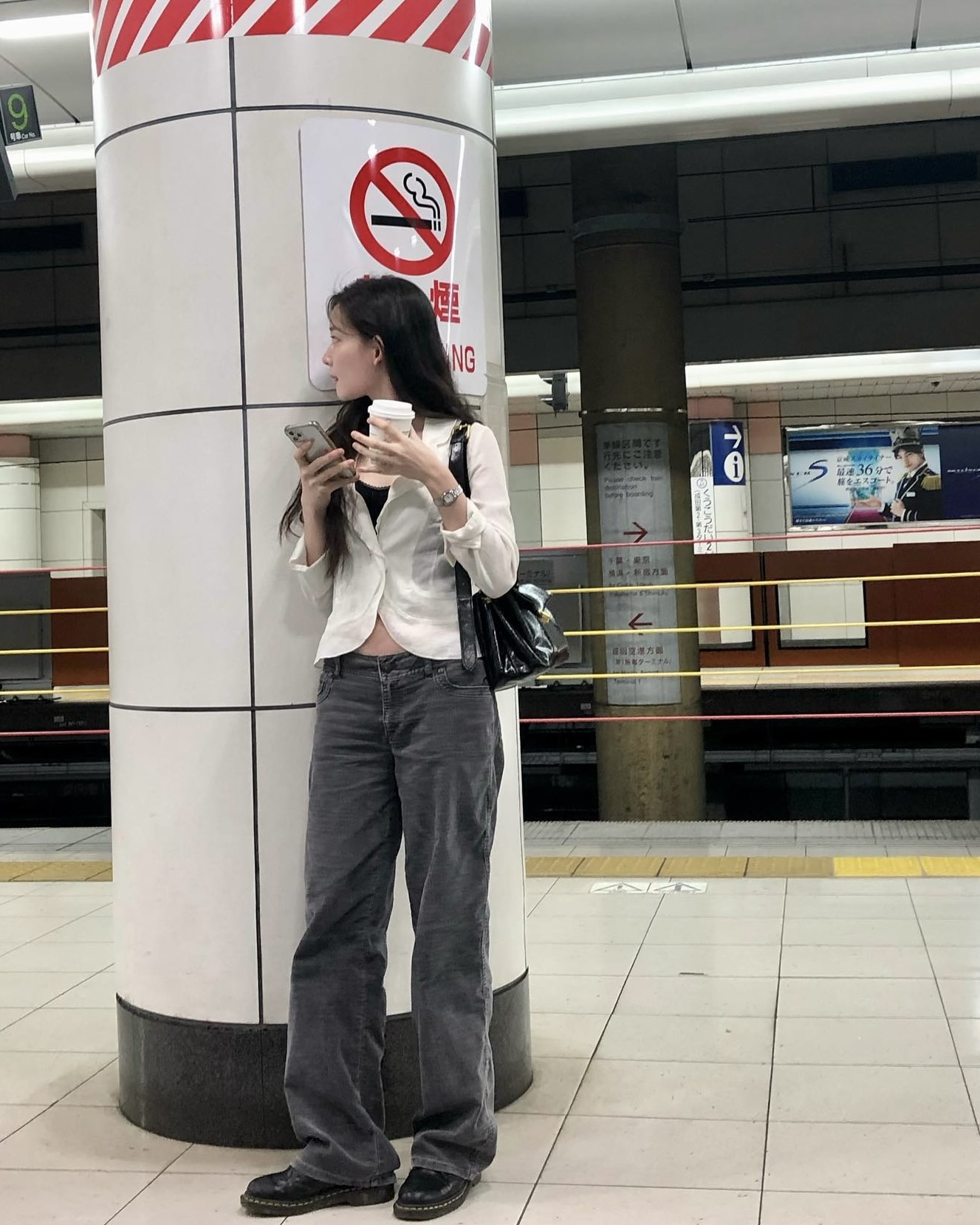 흑청 팬츠로 분위기 바꿔볼래?👀
가디건부터 자켓까지, 어떤 룩에도 은근한 차이를 더해줘🎶😉 이미지5