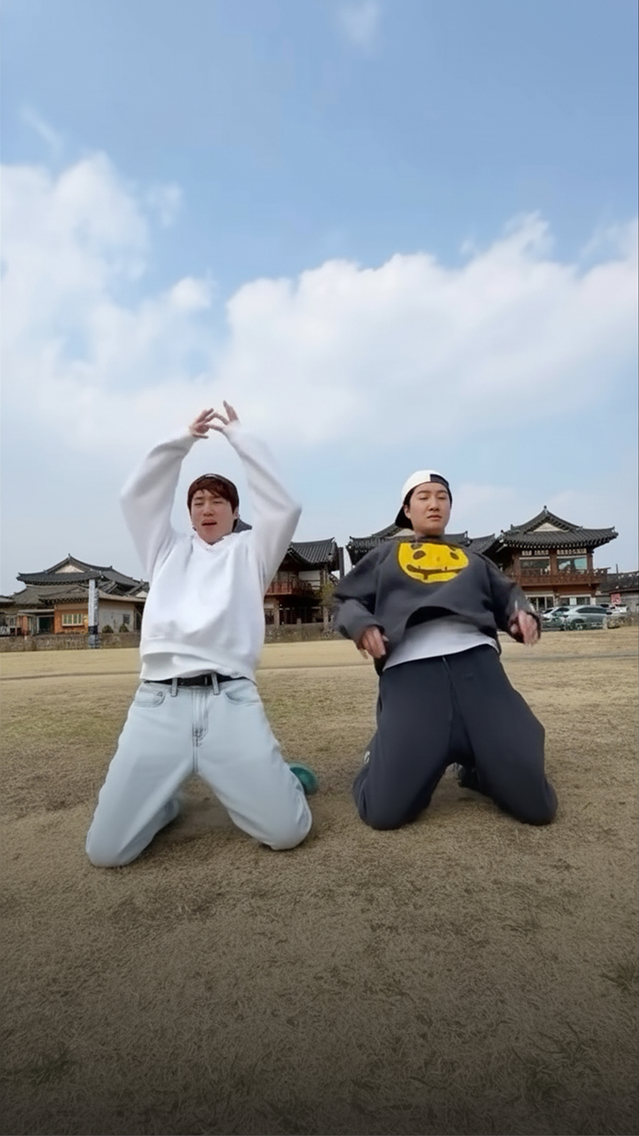 에픽하이 너무 신나셨을게요❤️🤍 에픽카세는 핑계 같은데, 기분 탓인거죠??🔥 #에픽하이 #epikhigh #에픽카세 #취미 #타블로 영상: @blobyblo 이미지