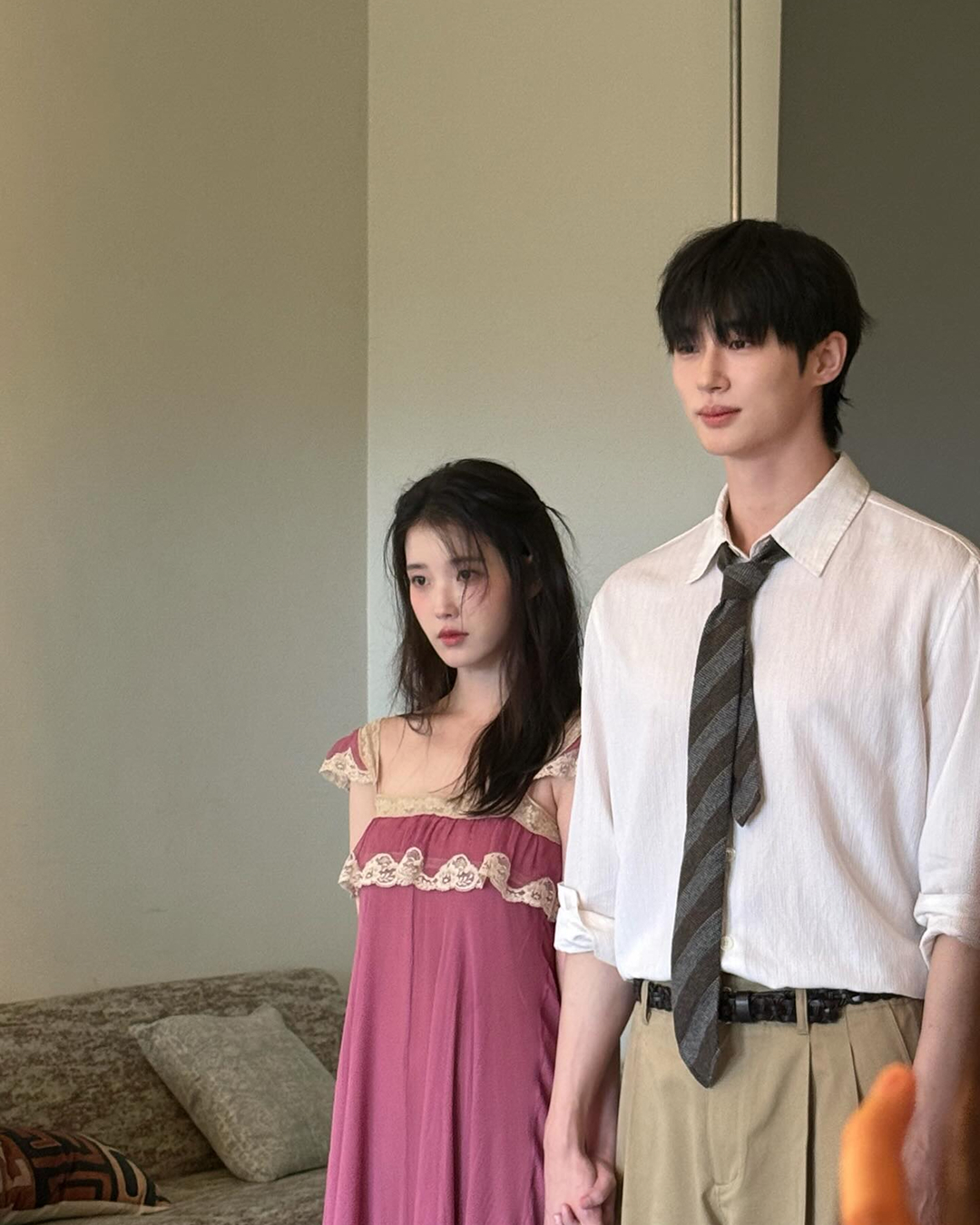 아이유 X 변우석 비하인드🤩 저는 대군부인이 될 준비..가 되었습니다. 이미지