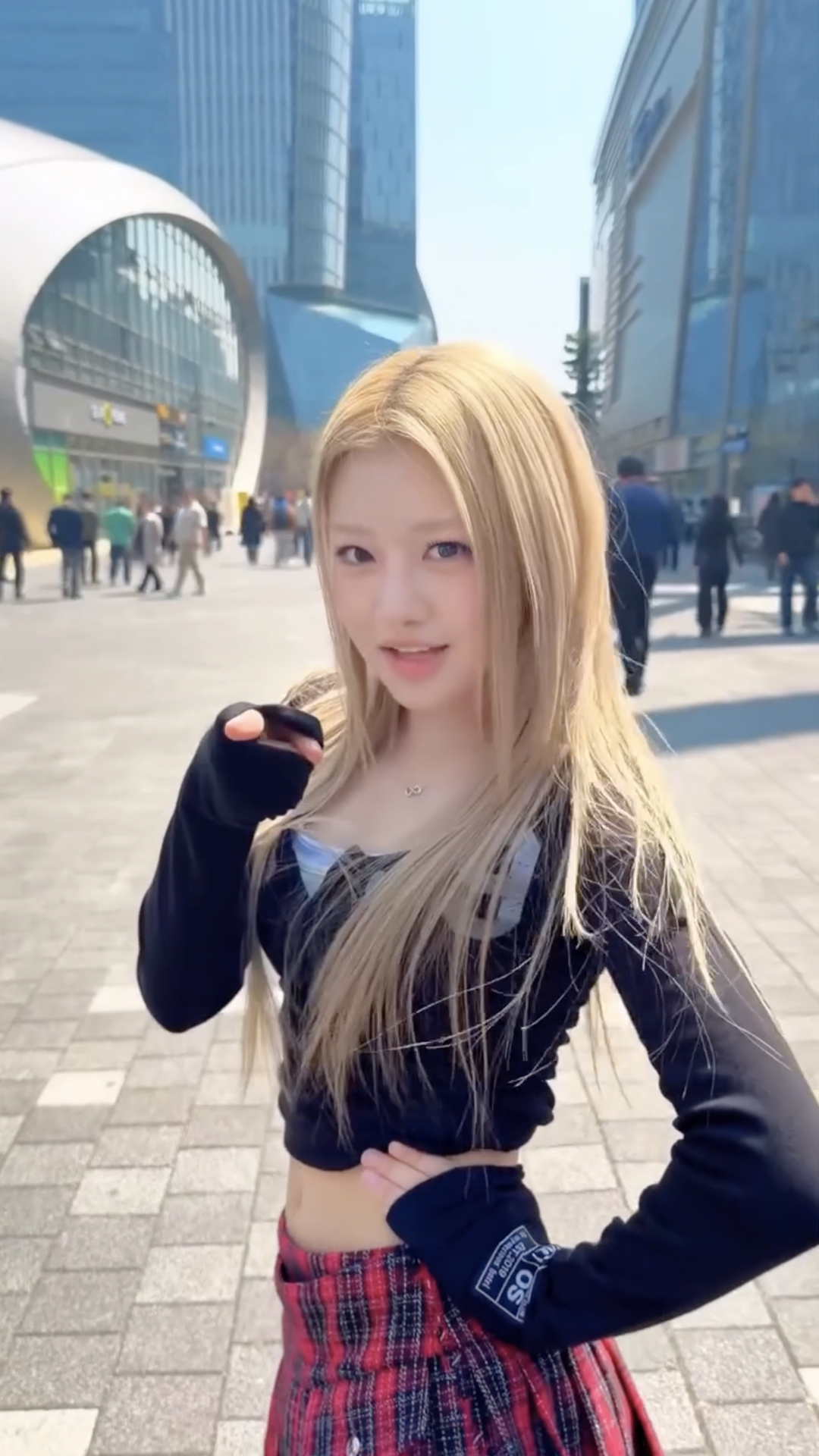 나하은을 아시나요?🐸 댄스 신동 하은이 데뷔합니다🍎🪑 스타킹과 2018년 ‘멜론 뮤직 어워드’에서 춤추던 바로 그 꼬마. 유튜브 ‘어썸하은’으로 500만 구독자를 보유한 어썸나은이 하이업엔터테인먼트의 신인 그룹 언차일드(UNCHILD)로 오는 4월 21일 정식 데뷔합니다. 이미지