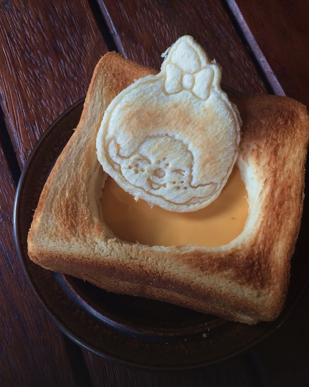 몬치치가 귀엽고🤍
사장님이 감다살이십니다🍮🍡
요즘 핫한 몬치치를 토스트로 만날 수 있는 카페를 찾았습니다! 바로 망원동 골목에 자리한 일본 감성 낭낭한 카페 '하츠코히 (HATSUKOHI)'.
기존 하츠코이의 시그니처 메뉴인 햄치즈 토스트가 몬치치 에디션으로 출시됐으며, 몬치치 디자인은 랜덤으로 구성됩니다.
이 외에도 키티 토스트, 나폴리탄 파스타, 야끼소바빵, 크림소다 등 다양한 메뉴도 함께 만나볼 수 있습니다.
이번 주말은 몬치치 토스트 먹으러 망원동 데이트, 어떠세요?
📍 하츠코히, 서울 마포구 성미산로 1길 32 이미지