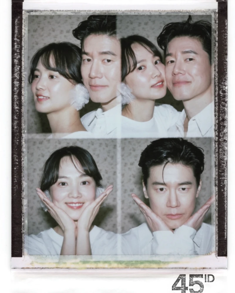 혼자도 둘이도 예쁘게 찍는 법🔎
사진 찍을 때 어색한 사람? 이것만 참고해서 찍자📸🤍 이미지1