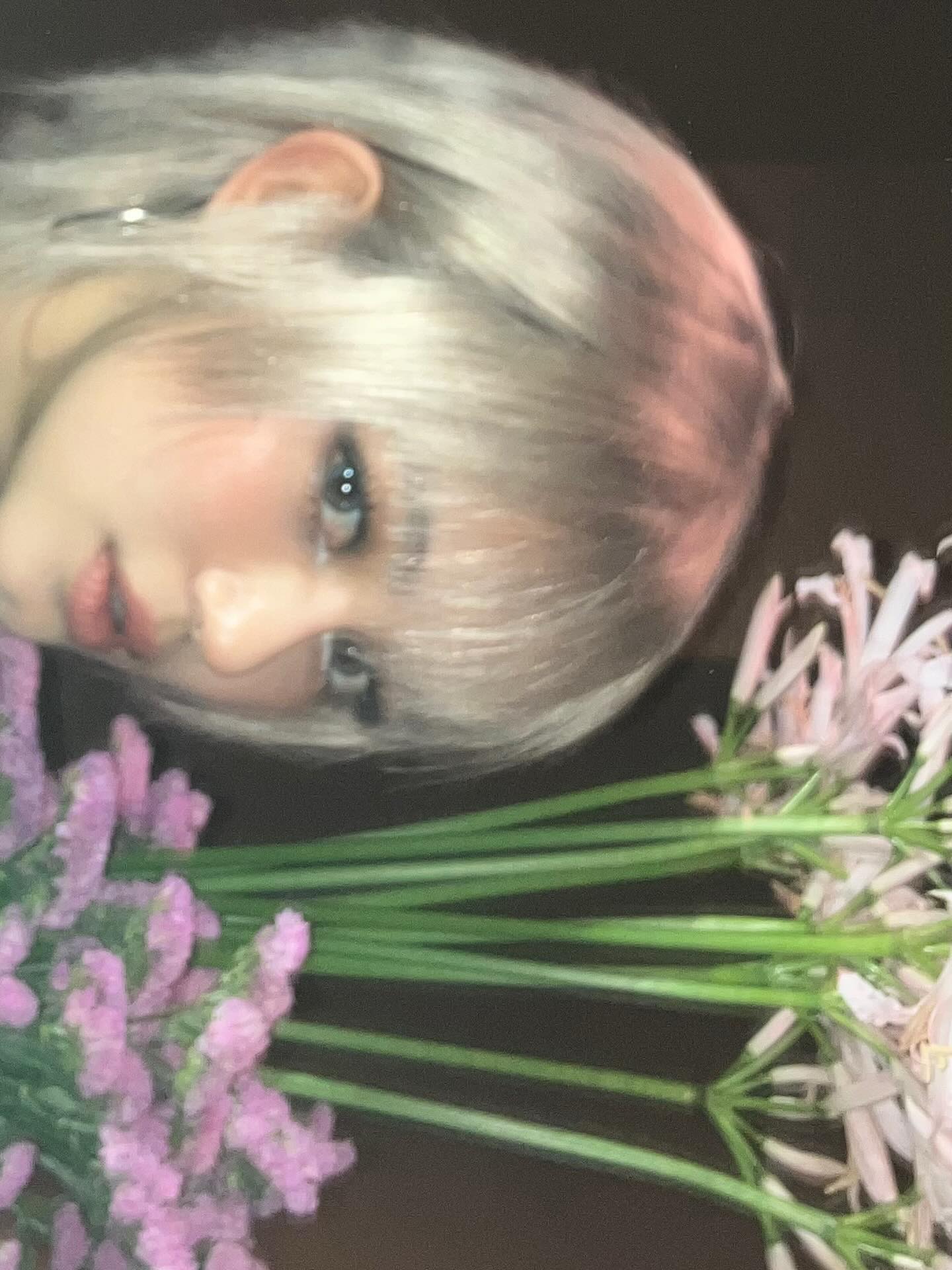 다니엘, 활동 예고⁉️
데모곡 깜짝 공개 🎼💿
뉴진스 출신 다니엘이 생일을 맞아 개인 SNS 계정을 통해 데모곡을 기습 공개했습니다. DEMO #3 제목의 음원은 약 50초 분량의 음악이 담겨 있습니다. 본인의 생일을 기념해 팬들에게 잘 지내고 있다는 근황을 전한 것으로 해석되는데요. 오랜만에 다니엘의 목소리를 감상해 보세요. 이미지