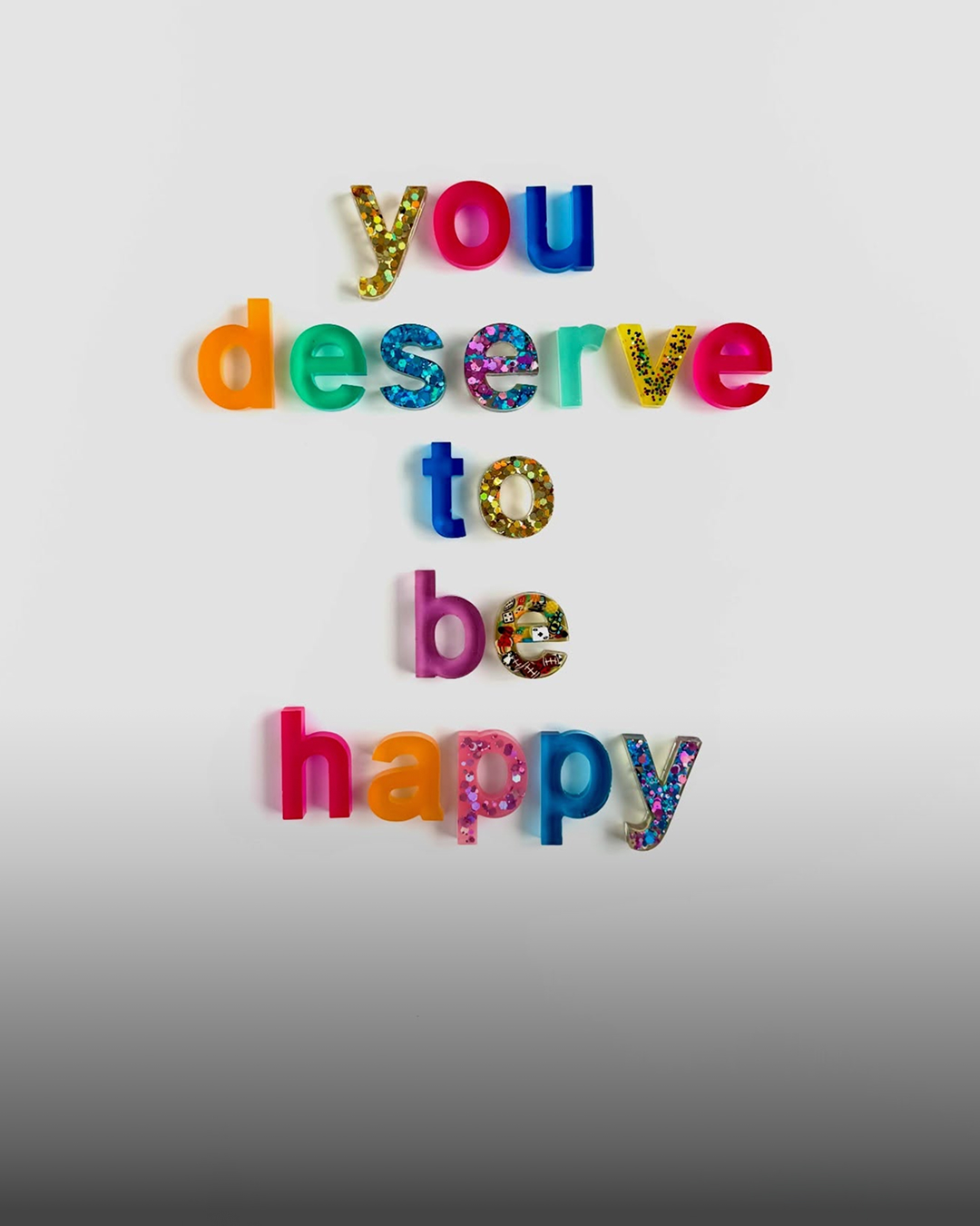 반짝반짝 예쁘기도 해라🍬🫧 왠지 좋은 일이 생길 것만 같아💖 크리에이터 ‘Carly’가 전하는 사탕처럼 달콤하고 기분 좋은 메시지들, 가까운 누군가에게 전해보시는 건 어떠세요? 이미지