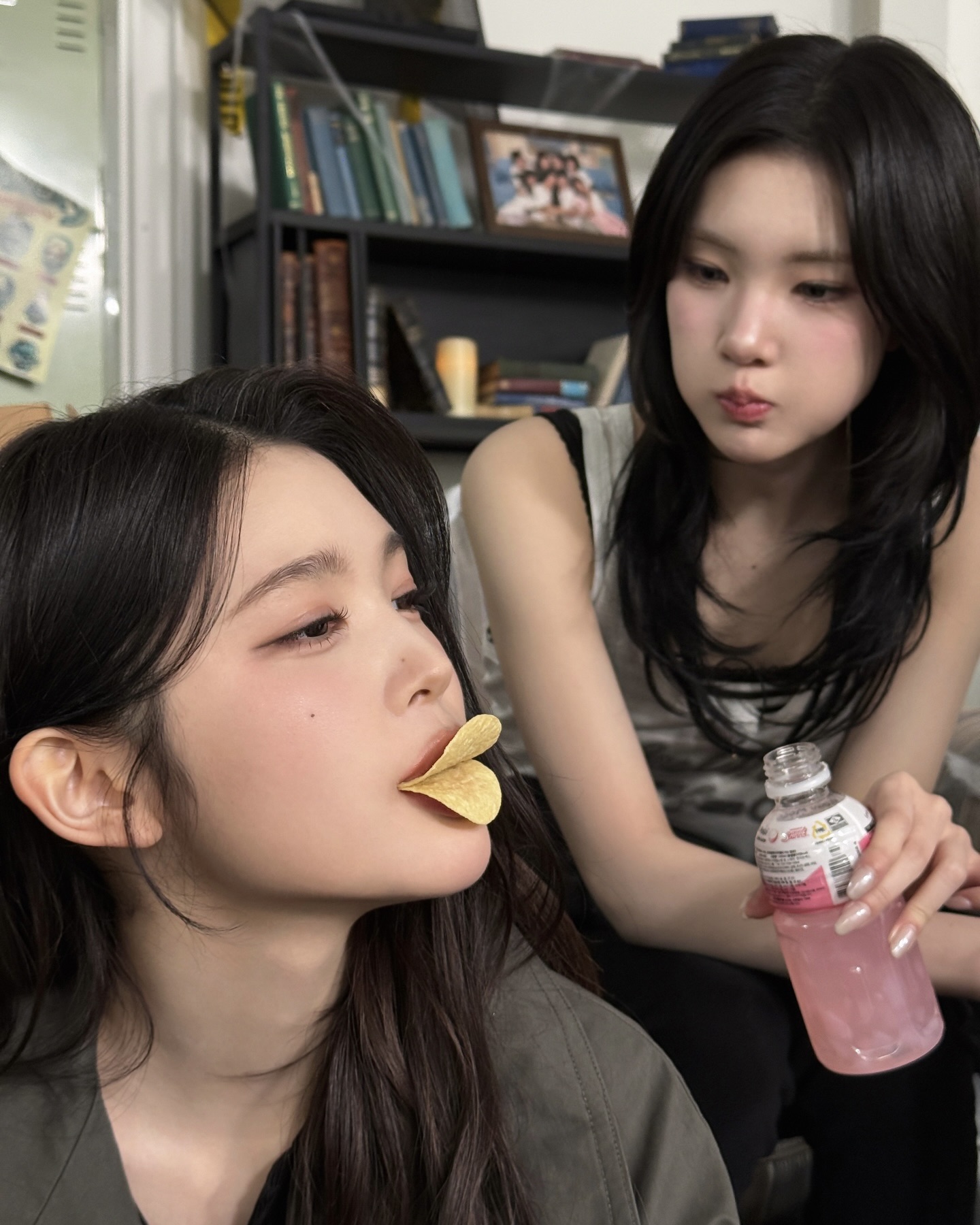 기분 전환엔 하이 레이어드컷✂️
길이에 따라 분위기도 달라져요✨💇♀️
헤어스타일을 바꾸고 싶을 땐 하이 레이어드컷을 해보세요. 기존 레이어드컷보다 더 높게 층을 내는 스타일로, 훨씬 가볍고 트렌디한 무드를 완성할 수 있는데요.
단발은 시원하고 발랄하게, 중단발은 가볍고 세련되게, 장발은 볼륨감과 다양한 헤어스타일링을 살릴 수 있죠. 길이에 따라 다른 분위기를 줄 수 있는 헤어스타일링, 취향에 맞춰 참고해보세요. 이미지4