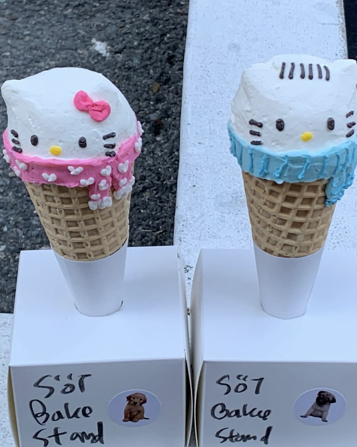 생일 케이크 고민은 끝!🎂
헬로키티 좋아하는 건 어떻게 알고..🍦💗
부산에 위치한 소트베이크스탠드에서 귀여운 아이스크림 모양 케이크를 만나볼 수 있습니다. 헬로키티부터 강아지, 눈사람까지 다양한 캐릭터를 아이스크림 콘 형태로 풀어내, 보기만 해도 저장하고 싶어지는 비주얼인데요.
부산 여행을 계획 중이거나 특별한 생일 케이크를 찾고 있다면 참고해보세요. 이미지2