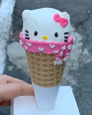 생일 케이크 고민은 끝!🎂
헬로키티 좋아하는 건 어떻게 알고..🍦💗
부산에 위치한 소트베이크스탠드에서 귀여운 아이스크림 모양 케이크를 만나볼 수 있습니다. 헬로키티부터 강아지, 눈사람까지 다양한 캐릭터를 아이스크림 콘 형태로 풀어내, 보기만 해도 저장하고 싶어지는 비주얼인데요.
부산 여행을 계획 중이거나 특별한 생일 케이크를 찾고 있다면 참고해보세요. 이미지