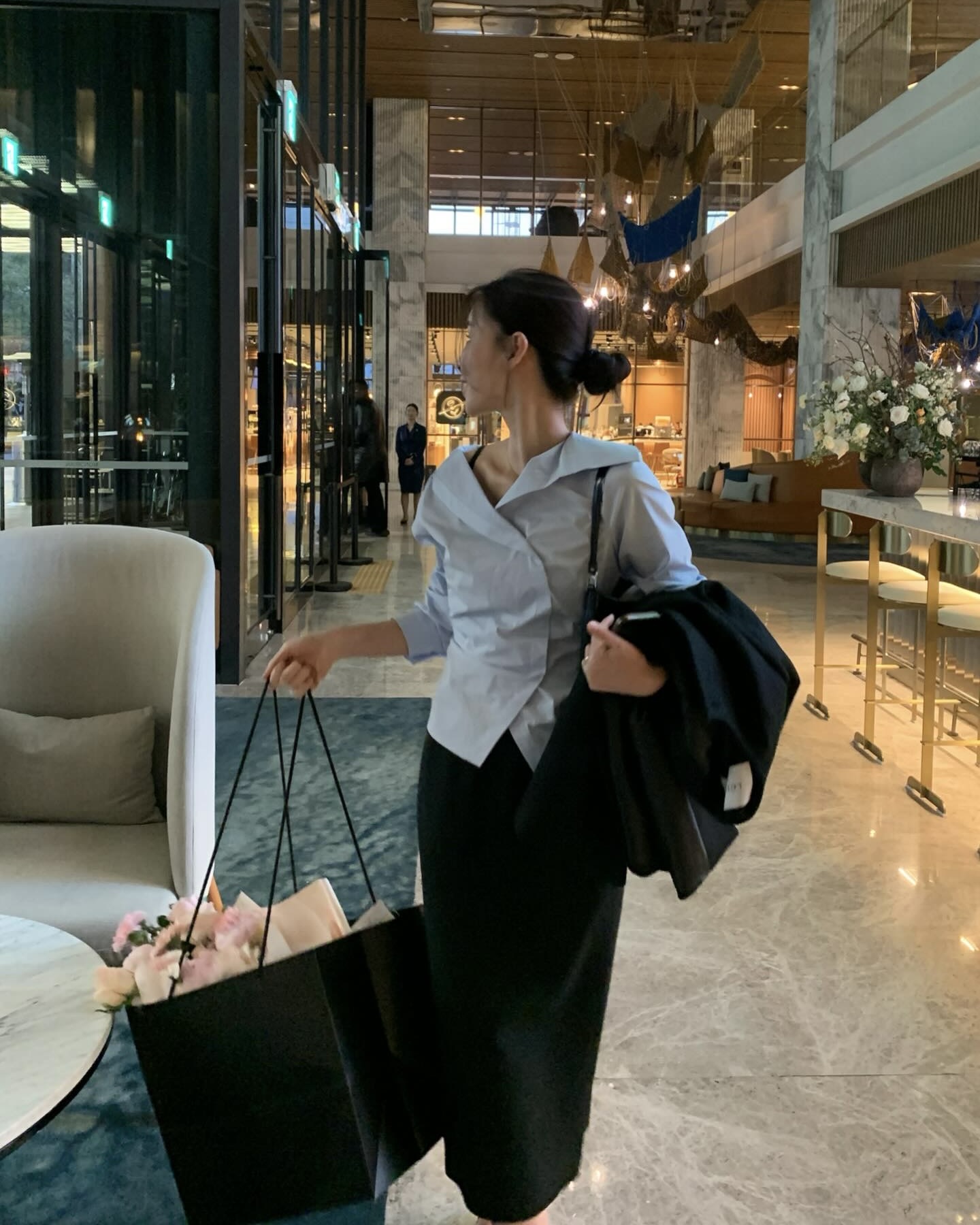 오늘은 셔츠 입고 나가자🪽
가볍게 걸쳐도 분위기 나는 셔츠 스타일링💡✨ 이미지3
