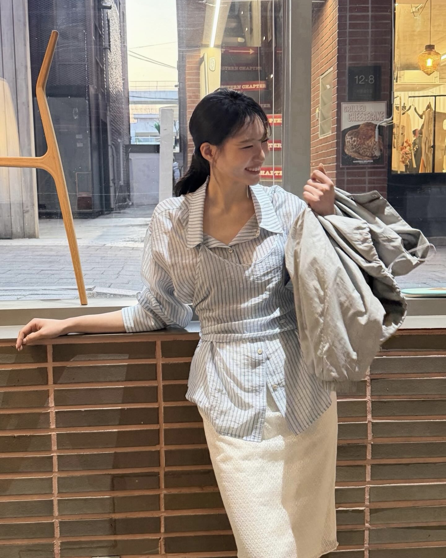 오늘은 셔츠 입고 나가자🪽
가볍게 걸쳐도 분위기 나는 셔츠 스타일링💡✨ 이미지2