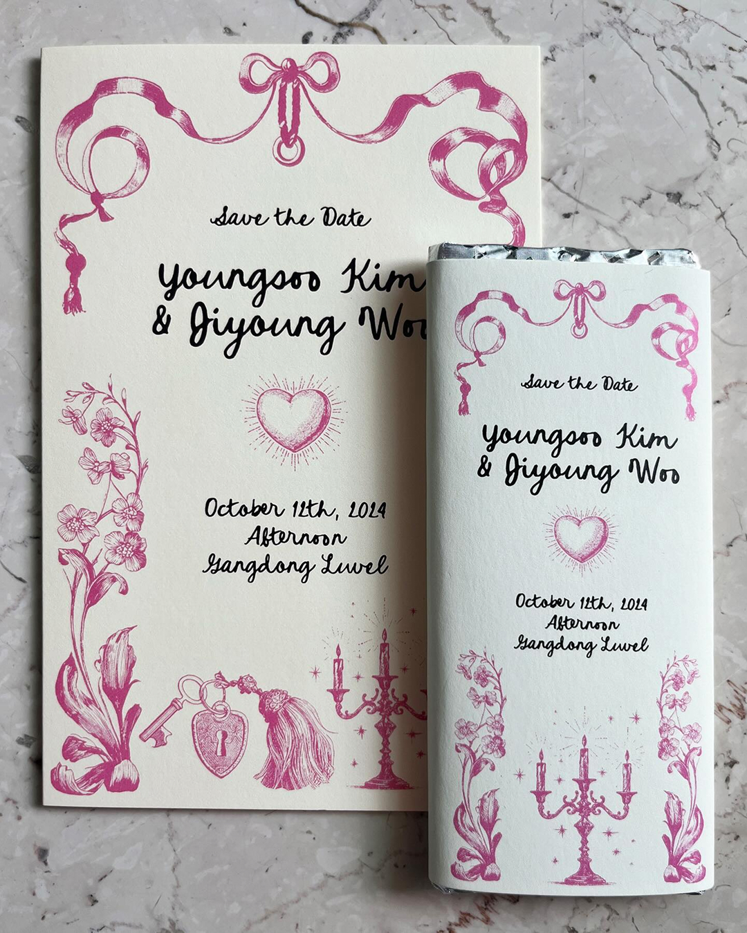 너네 청첩장 반응 좋더라🕊️
하나뿐인 특별한 청첩장을 원하신다면?🤍🪽
슬슬 결혼식 시즌이 다가오고 있는데요. 넘쳐나는 청첩장 속에서도 특별함을 놓치고 싶지 않은 신부님들을 위해 준비했습니다.
1. 마이오토바이오그라피 _ 핑크 엔벨롭
- 힙한 사진에, 사랑스러운 봉투까지
2. 써니바이브웨딩 _ 미니 청첩장
- 마치 동화 속 주인공이 된 듯한 기분
3. 세즈 _ 팅커벨 웨딩 인비테이션
- 크기는 작지만, 그 안에 담긴 의미는 가득해
4. 라소 아카이브 _ 트럼프 카드 청첩장
- 아름다운 순간을 플레잉 카드 위에 담은 이색 청첩장
5. Puce Studio _ 초콜릿 청첩장
- 초콜릿 청첩장이라니, 말만 들어도 달콤하다
6. 마이오토바이오그라피 _ 패브릭 청첩장
- 재활용이 가능한 청첩장. 예쁜마음 두배 이미지7