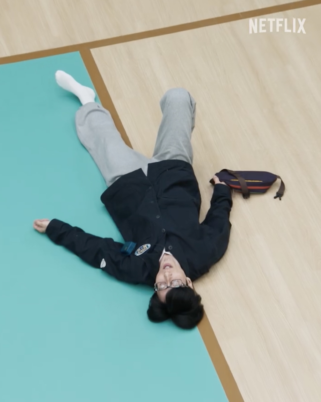 '유재석 캠프' 티저 공개🍿⛺️
변우석 일주일 아프게 만들었다는 소문...
유재석이 변우석, 이광수, 지예은과 함께 수련회의 추억을 자극합니다. 오는 5월 26일 첫 공개되는 넷플릭스 '유재석 캠프'는 숙박객들과 떠들고 놀아 재끼는(?) 일상 탈출 단체 캠프 예능인데요.
2박 3일 동안 꽉찬 캠프 계획표를 보면 기상미션, 삼시세끼 챙겨주고, 오후에는 게임, 저녁에는 장기자랑, 밤에는 새벽 감성타임까지 숙박객들을 위해 마련된 24시간 꽉 찬 캠프 프로그램이 기대를 모으고 있습니다. 이미지7