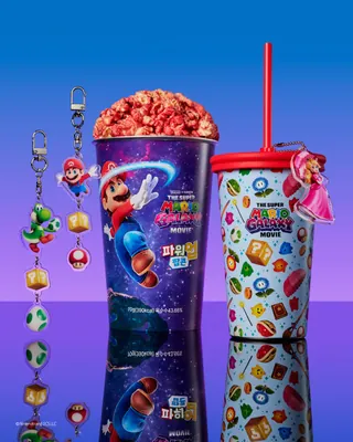 마리오 보러 CGV 가야겠다!!🍿
CGV에서 영화 <슈퍼 마리오 갤럭시 무비> 컬렉터블 콤보를 선보입니다. 마리오와 요시, 피치 키링부터 갤럭시 무드가 담긴 팝콘통과 컵까지, 마리오 팬이라면 그냥 지나치기 어려운 구성인데요.
이번 콤보는 4월 29일부터 CGV에서 만나볼 수 있으며, 자세한 내용은 추후 CGV 웹·앱 이벤트 페이지를 통해 공개될 예정입니다. 이미지