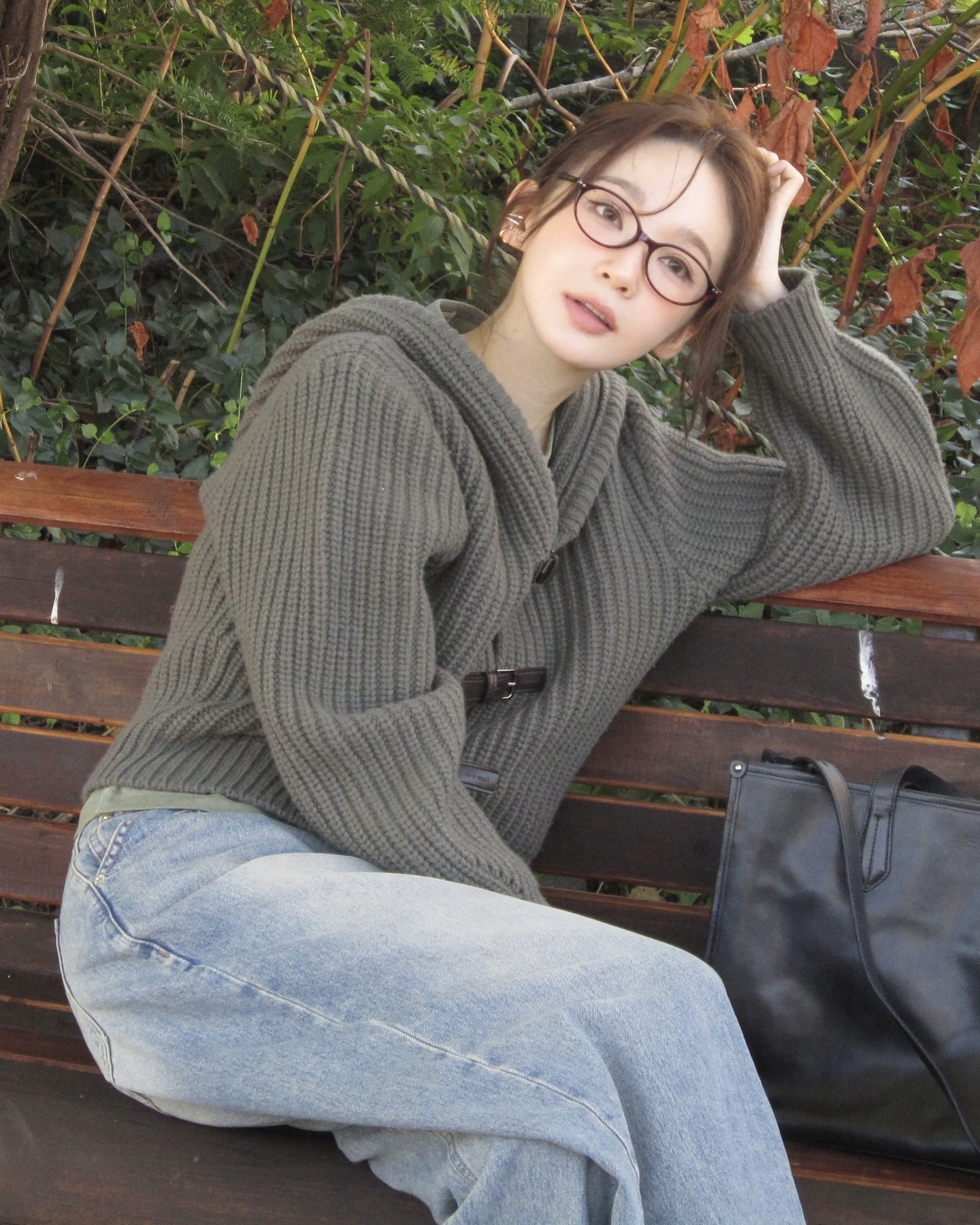요즘은 안경도 스타일링이야👓
밋밋한 룩도 분위기 있게 바꿔주는 포인트🤓✨ 이미지7