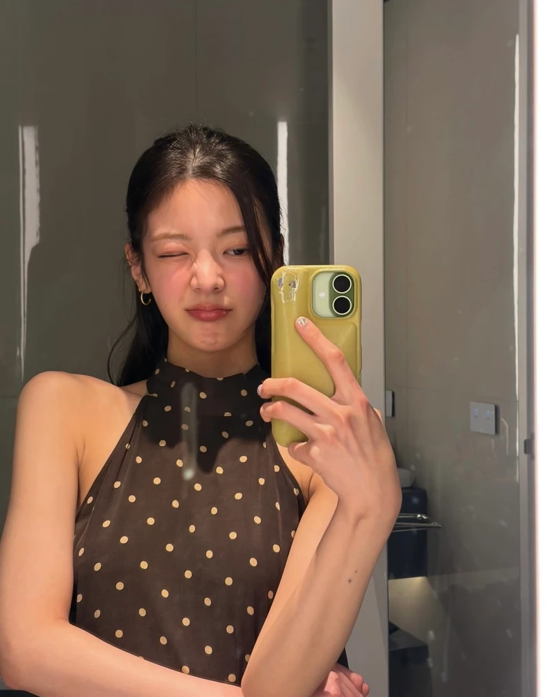 어깨 예뻐 보이는 홀터넥 코디👀
입자마자 시선 집중되는 여름 스타일링🪽✨ 이미지6