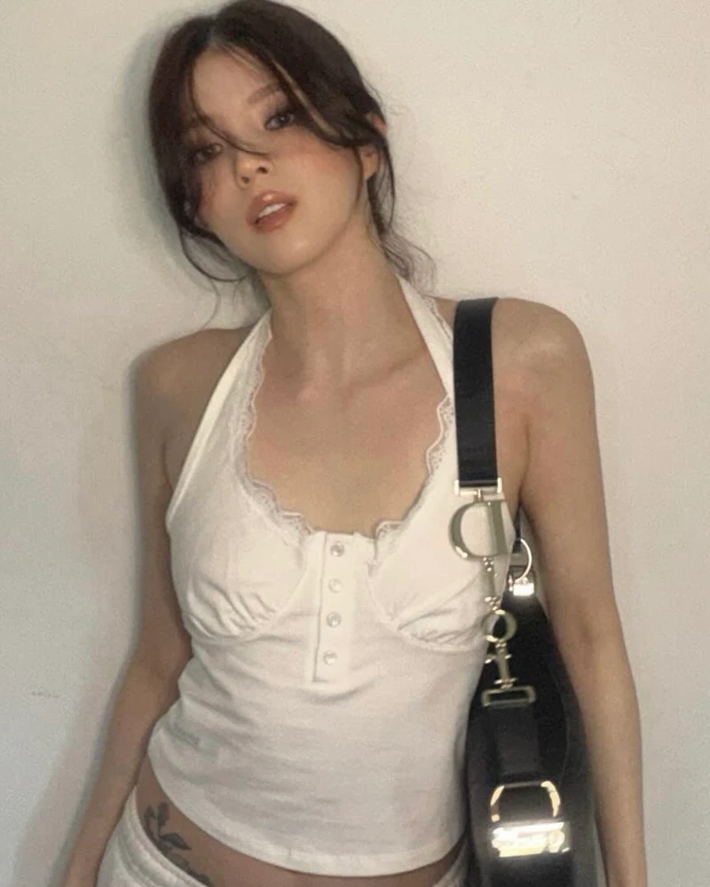 어깨 예뻐 보이는 홀터넥 코디👀
입자마자 시선 집중되는 여름 스타일링🪽✨ 이미지1