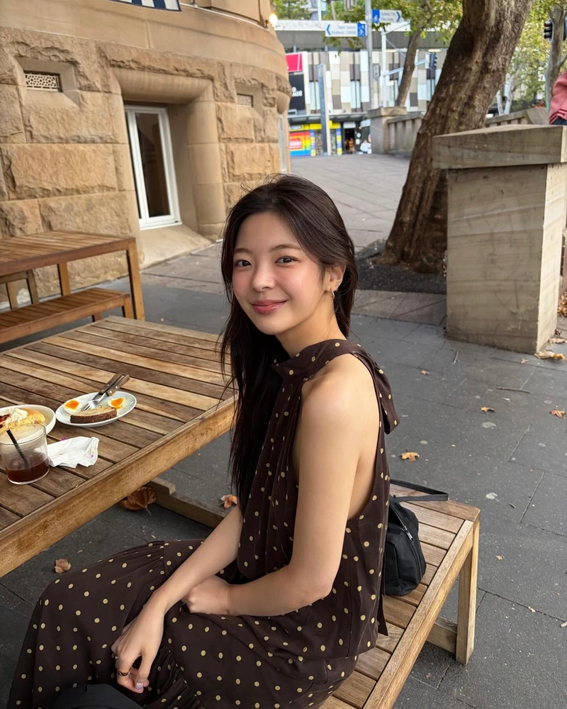 어깨 예뻐 보이는 홀터넥 코디👀
입자마자 시선 집중되는 여름 스타일링🪽✨ 이미지3