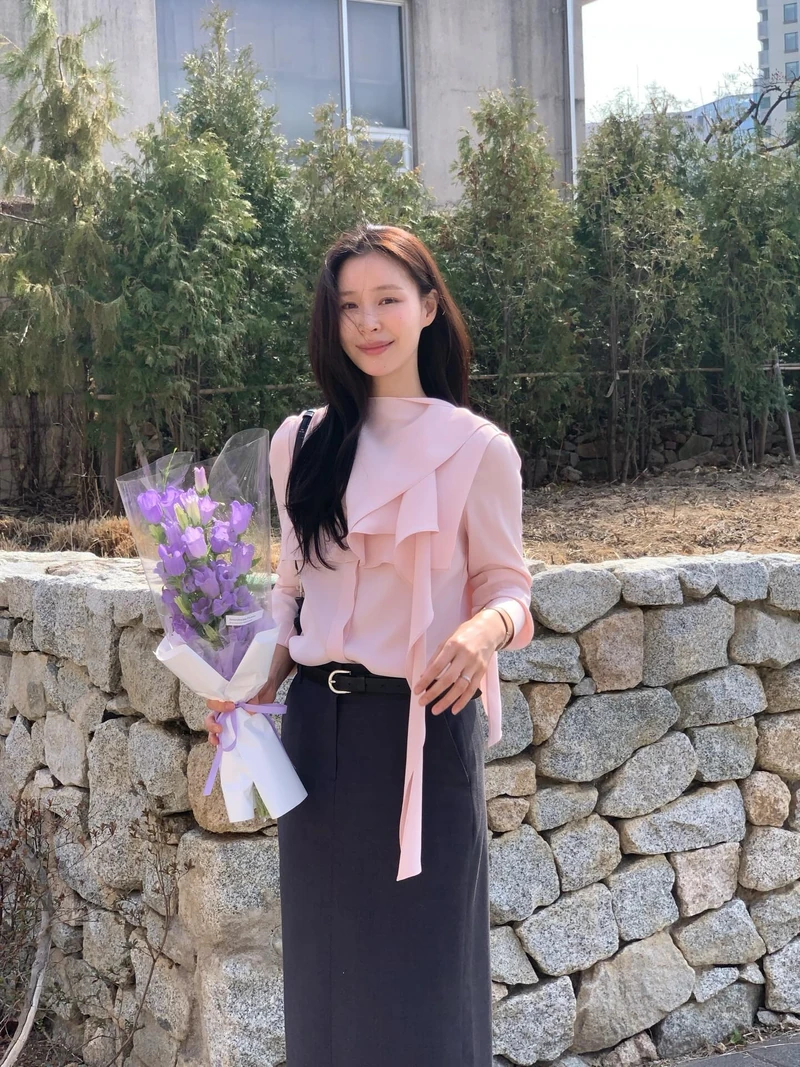 하객룩 고민 해결 완료!🤍
블라우스부터 롱스커트까지, 깔끔하게 입어봐💡 이미지1