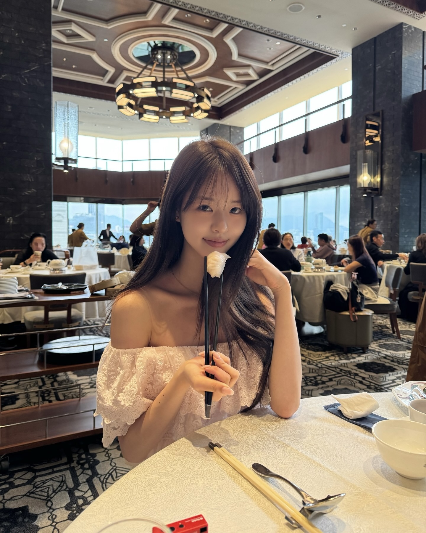 여름 오기 전에 앞머리 자르자!✂️
시스루부터 풀뱅까지, 인상 바꿔주는 헤어 스타일링🤍 이미지8