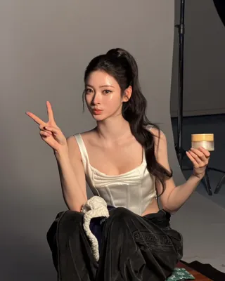 똥머리 질릴 땐 포니테일🤍
여름엔 시원하게 하나로 머리 묶자!!💇🏻♀️✨ 이미지