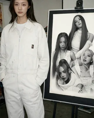 신의 손 주이랑🖤
이게 어떻게 손그림이야?!✏️🗒️
AI처럼 보이는 그림으로 화제를 모은 소묘 작가 주이랑의 작품입니다. 사진처럼 보일 만큼 정교한 하이퍼리얼리즘 드로잉으로, 피부 톤과 머리카락 결, 빛의 방향까지 섬세하게 담아내는데요.
블랙핑크, 고윤정 등 다양한 인물을 그려내며 눈길을 끌고 있습니다. 손으로 완성한 드로잉이라는 점에서 더 놀라움을 주는 주이랑의 작품, 슬라이드를 넘겨 확인해보세요. 이미지