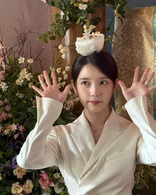 기부천사 '아이유', 5천만 원 기부☺️
어린이날 맞아 나눔 실천
아이유는 어린이날을 기념해 한국아동복지협회에 5,000만 원을 기부했는데요. 이번 기부 역시 자신의 이름과 팬클럽 ‘유애나’를 합친 ‘아이유애나’ 이름으로 전달했습니다.
기부금은 전국 아동복지시설 어린이들의 복지 증진과 건강한 성장을 위해 쓰일 예정입니다. 아이유는 매년 어린이날을 비롯해 생일, 데뷔일, 연말연시 등 주요 기념일마다 꾸준히 기부를 실천하며 선한 영향력을 전하고 있습니다. 이미지