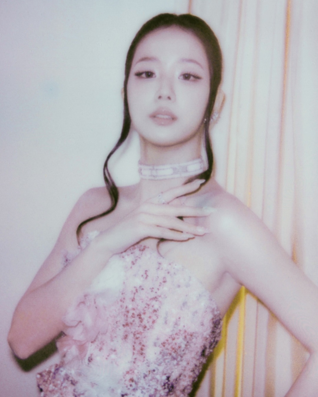 미스 디올 지수의 드레스는
역시 조나단 앤더슨의 커스텀 디올🌷💖
5월 4일(현지시간) 뉴욕 메트로폴리탄 미술관에서 진행된 2026 멧 갈라 행사에서 블랙핑크 지수는 조나단 앤더슨이 제작한 ‘디올 커스텀’ 드레스를 입었습니다. 디올에서 공개한 의상 제작 과정을 살펴보세요. 이미지7