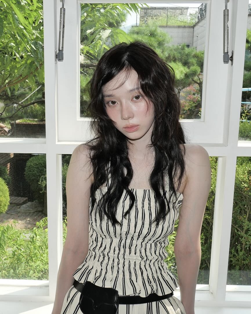 앞머리 하나로 얼굴형 커버하기👀
요즘 앞머리는 쉼표처럼 넘겨봐🎶🖤 이미지6