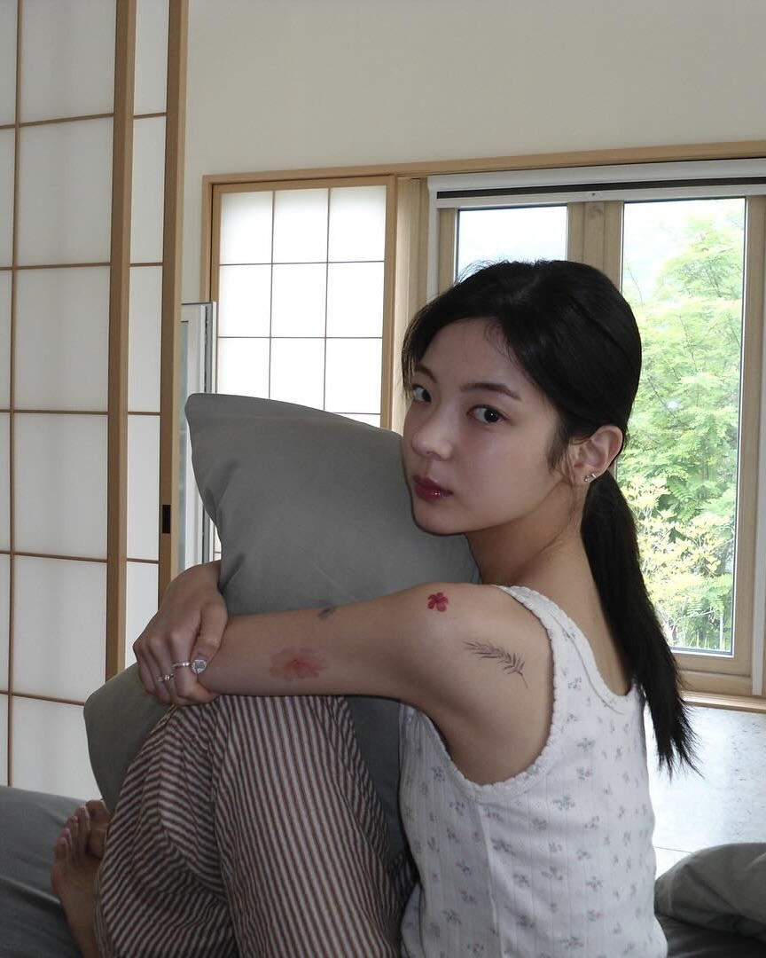 여름엔 슬리브리스가 제일 예쁘지🤍
답답한 소매 덜어내고 가볍게 입는 법🔍💡 이미지8