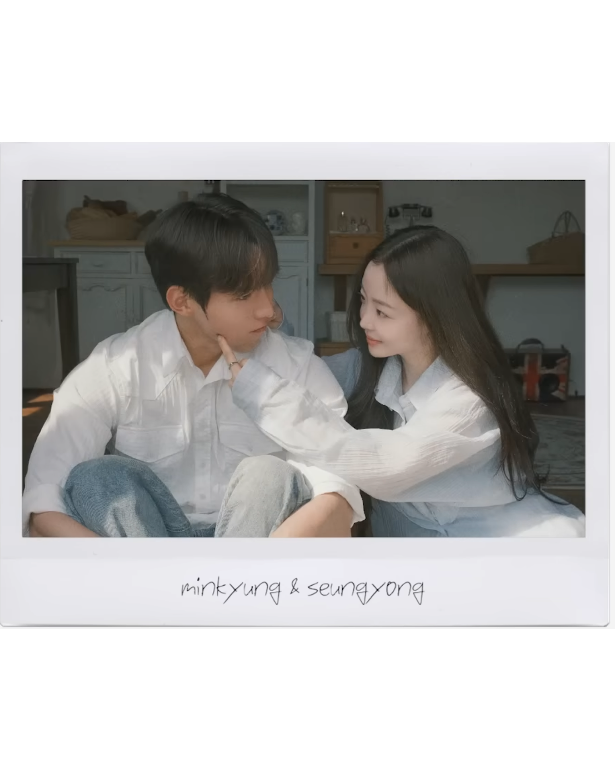 환연4, 민경 ❤️ 승용 열애 공개
저희 밖에서 데이트 해도 될까요?👩❤️👨
<환승연애4>에 출연했던 곽민경과 신승용이 현커 사실을 전했습니다. 곽민경은 개인 유튜브 채널을 통해 전하고 싶은 이야기를 있다며 승용과의 열애 사실을 공개했는데요. 자세한 이야기는 민와와 유튜브 채널에서 확인 가능합니다. 이미지3